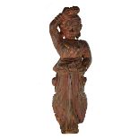 Geschmückte Frau als Karyatidenfigur, Südindien, 19. Jh., Holz geschnitzt, mit Farbresten und