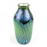 Orient & Flume - Vase mit gekämmtem irisiertem Dekor, Kalifornien 1976, in der Art des