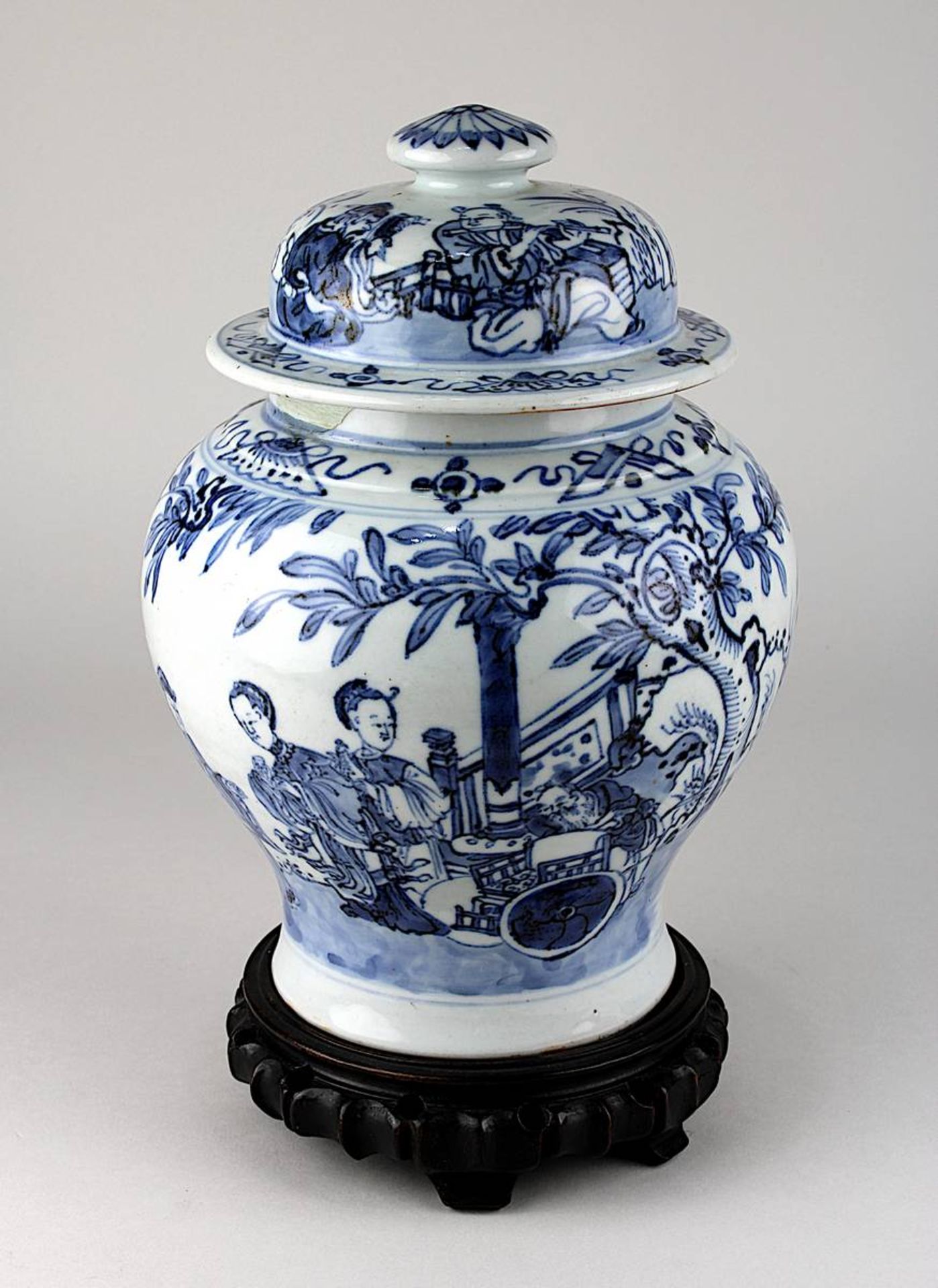Blauweiß-Deckelvase, China Kangxi-Periode 1662-1722, Porzellan weißer Scherben, handgedrehtes Gefäß,