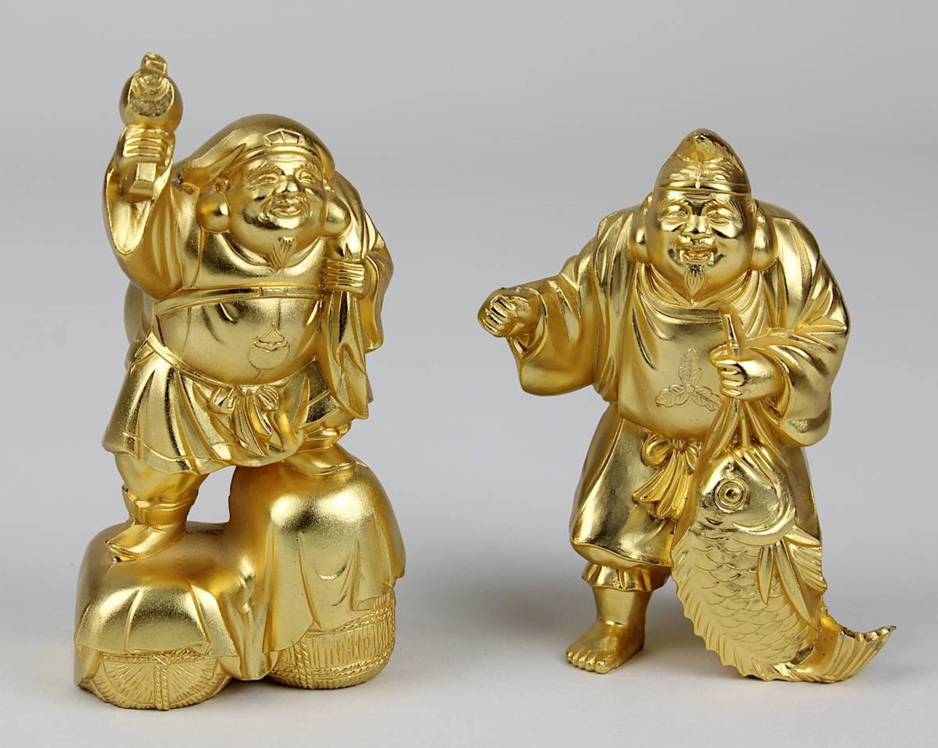 Zwei der sieben Glücksgötter, vergoldete Kupferlegierung, Takaoka, Japan neuzeitlich, H 10 bzw. 8