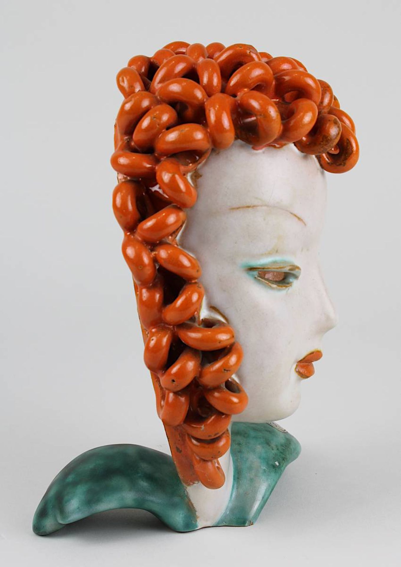 Goldscheider Stehmaske, Entwurf Rudolf Knörlein (Wien 1902 - 1982 Alt Duvenstedt), Keramik, roter - Image 4 of 5