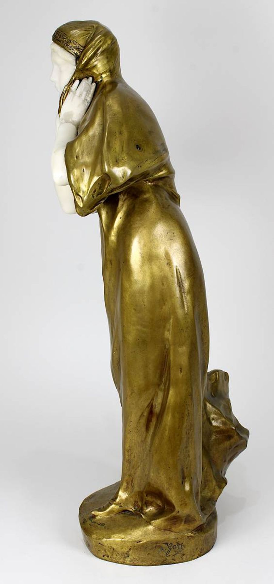 Gory, Affortunato (Florenz vor 1895 - 1925), Junges Mädchen an stürmischem Tag, Bronze golden - Image 2 of 7