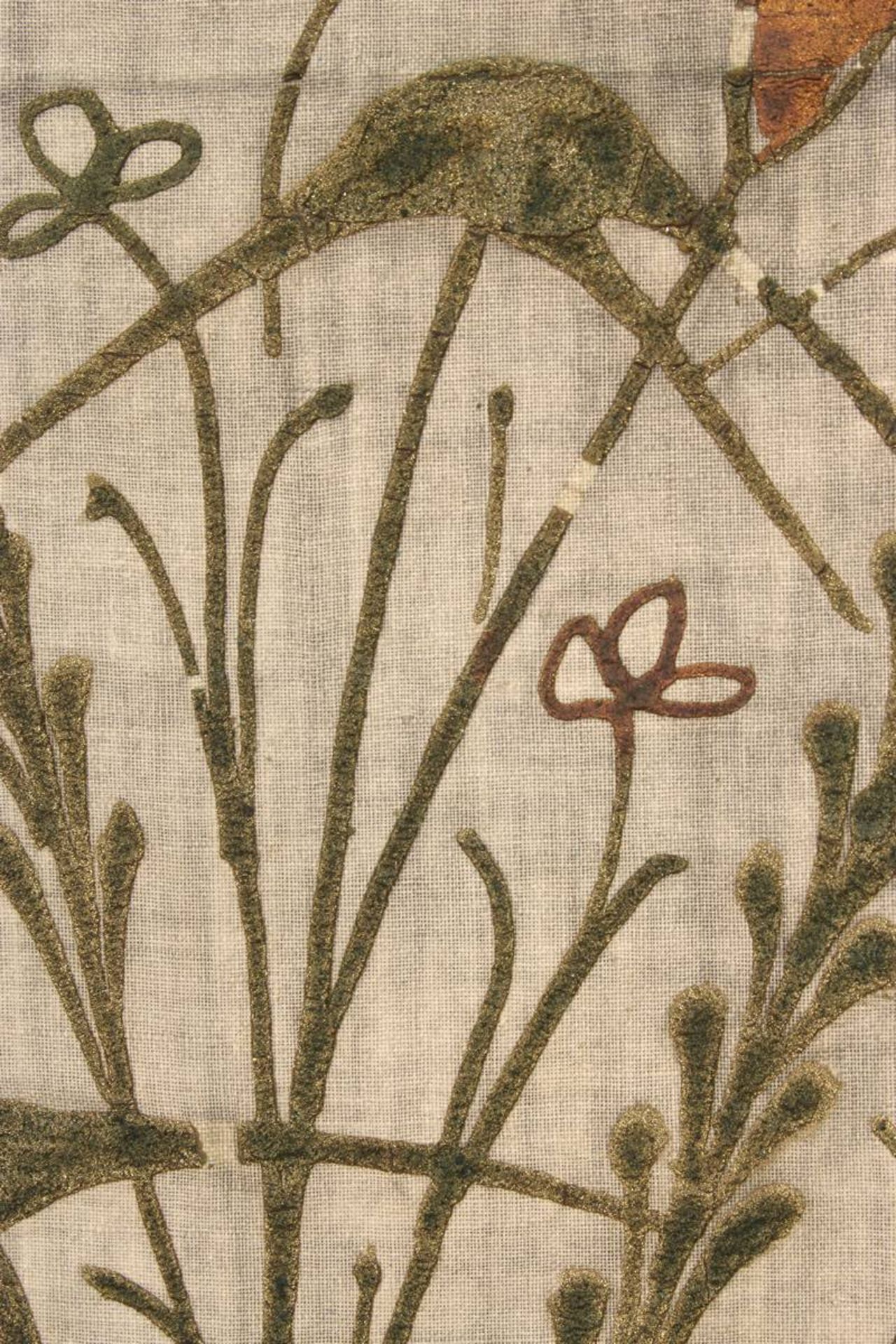Wandbehang aus Seide, wohl Frankreich A.20.Jh., altweiße Seide mit Malerei aus verdickter, wohl - Bild 10 aus 13