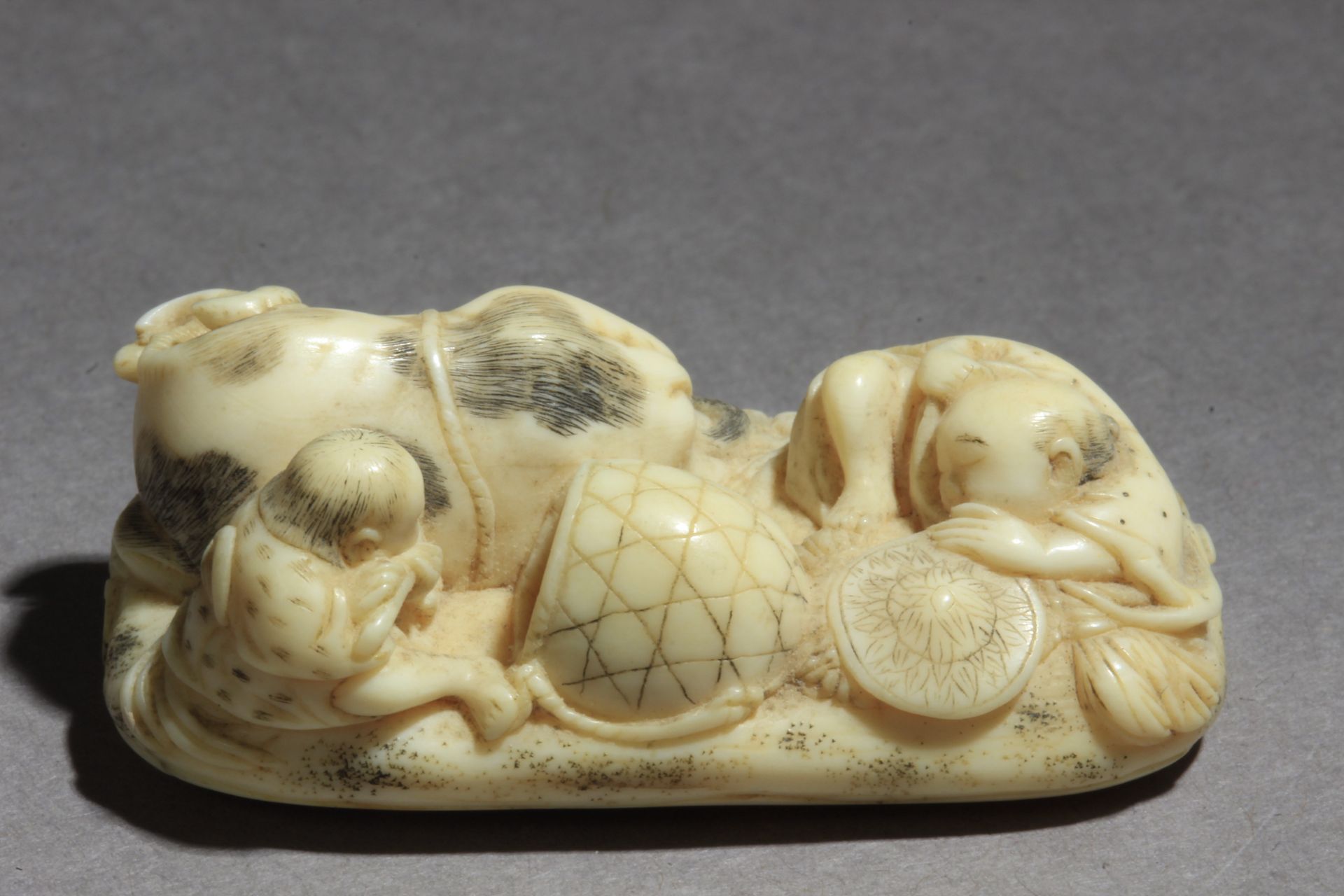 An early 19th century Japanese netsuke from Edo period - Bild 3 aus 6