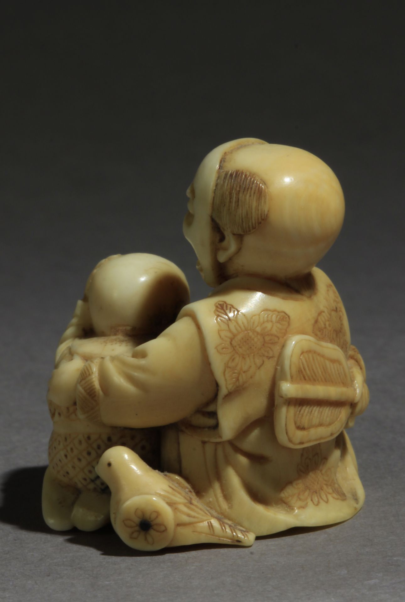 A mid 19th century Japanese netsuke from Edo-Meiji period - Bild 5 aus 9