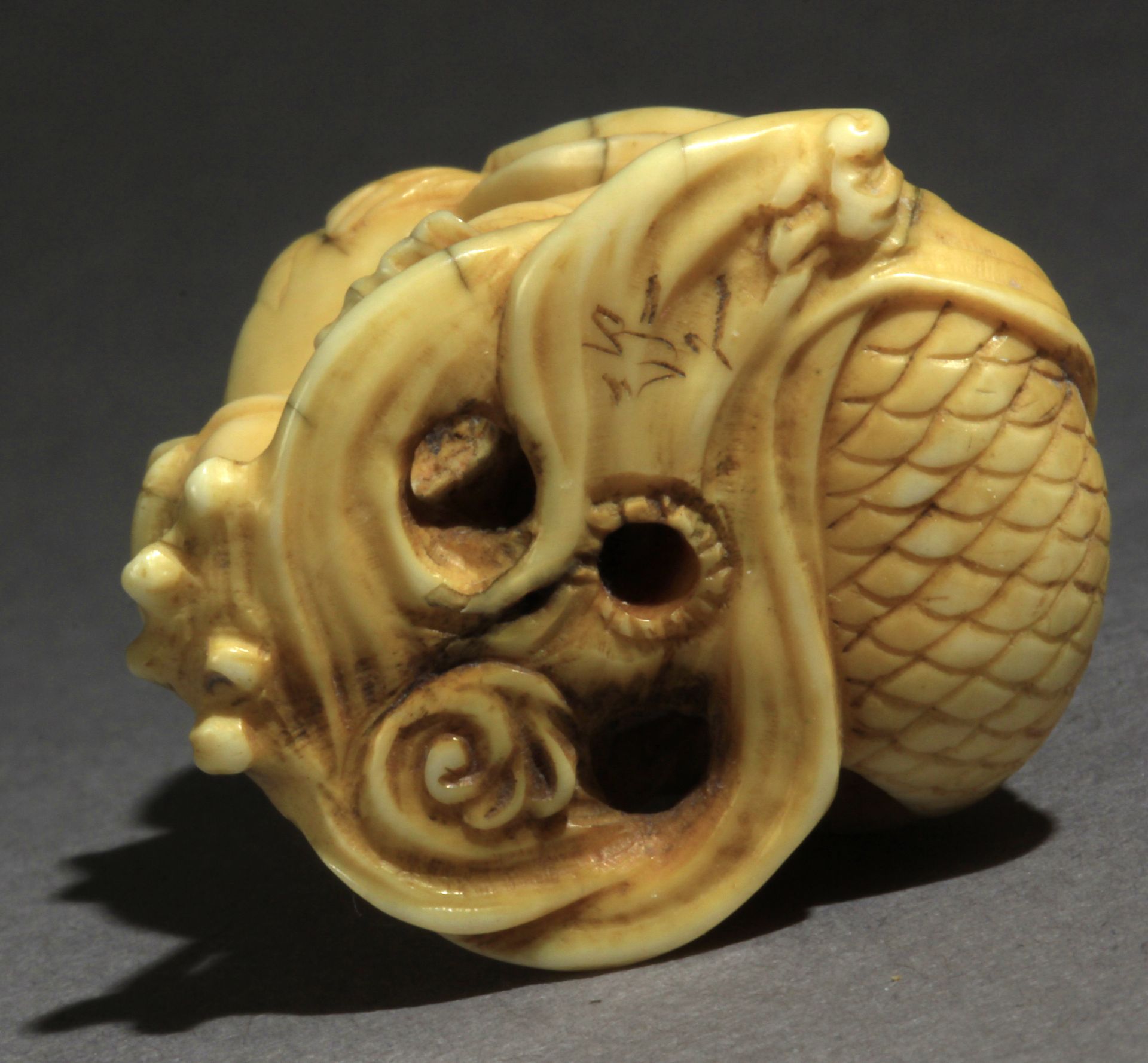 A 19th century Japanese netsuke from Meiji period - Image 7 of 8