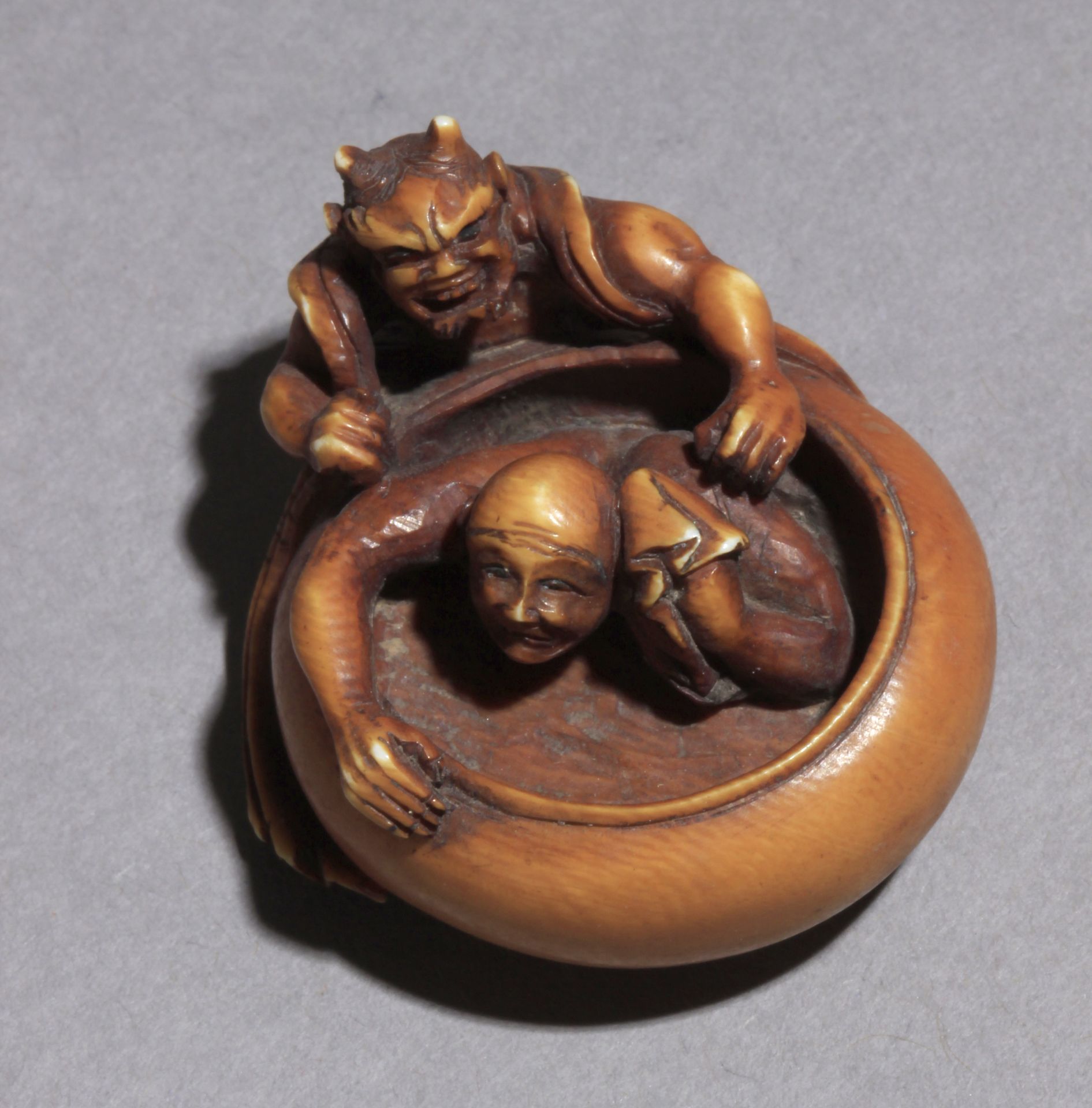 A 19th century Japanese netsuke from Meiji period - Image 7 of 9