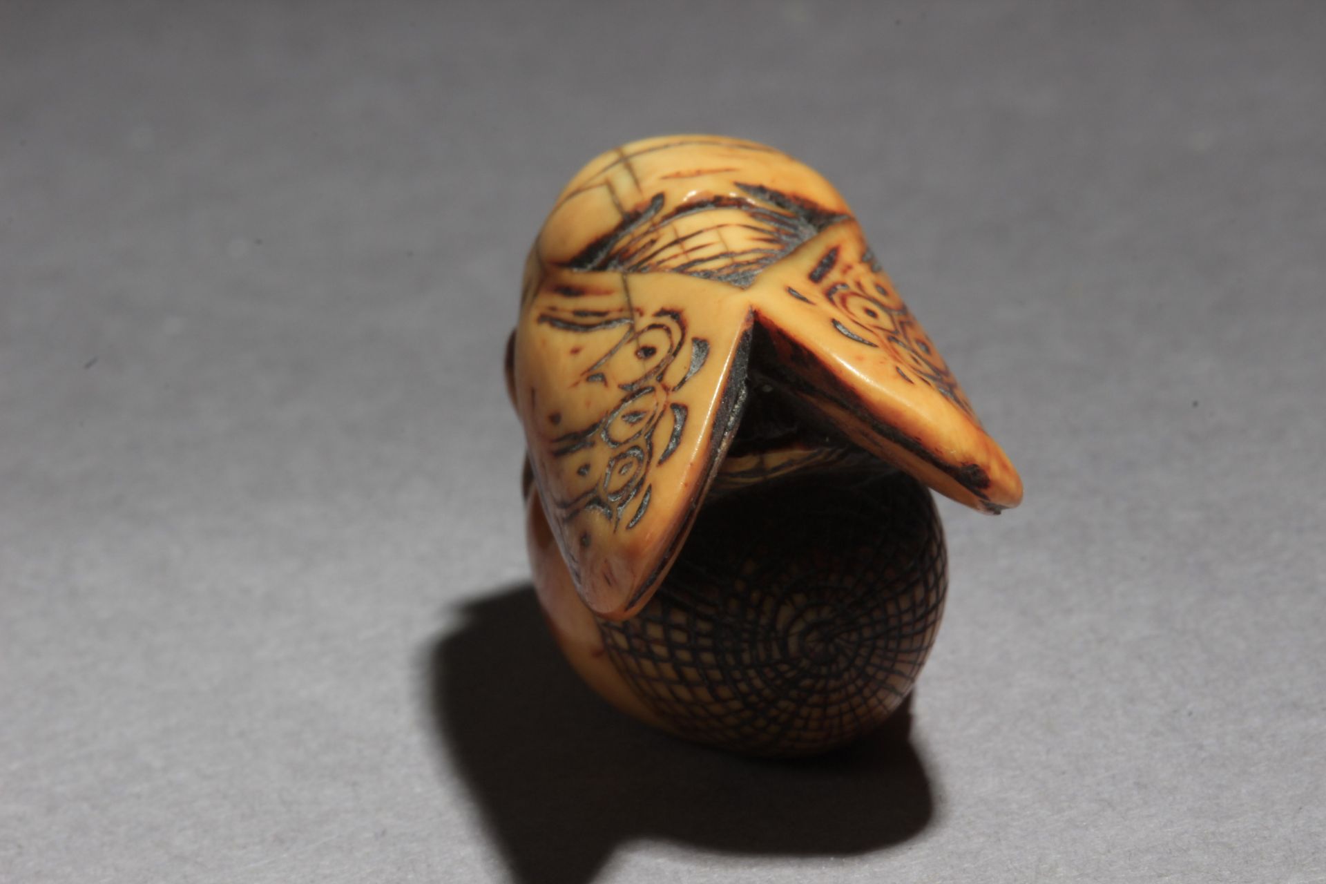 A mid 18th century Japanese netsuke from Edo period - Bild 6 aus 7