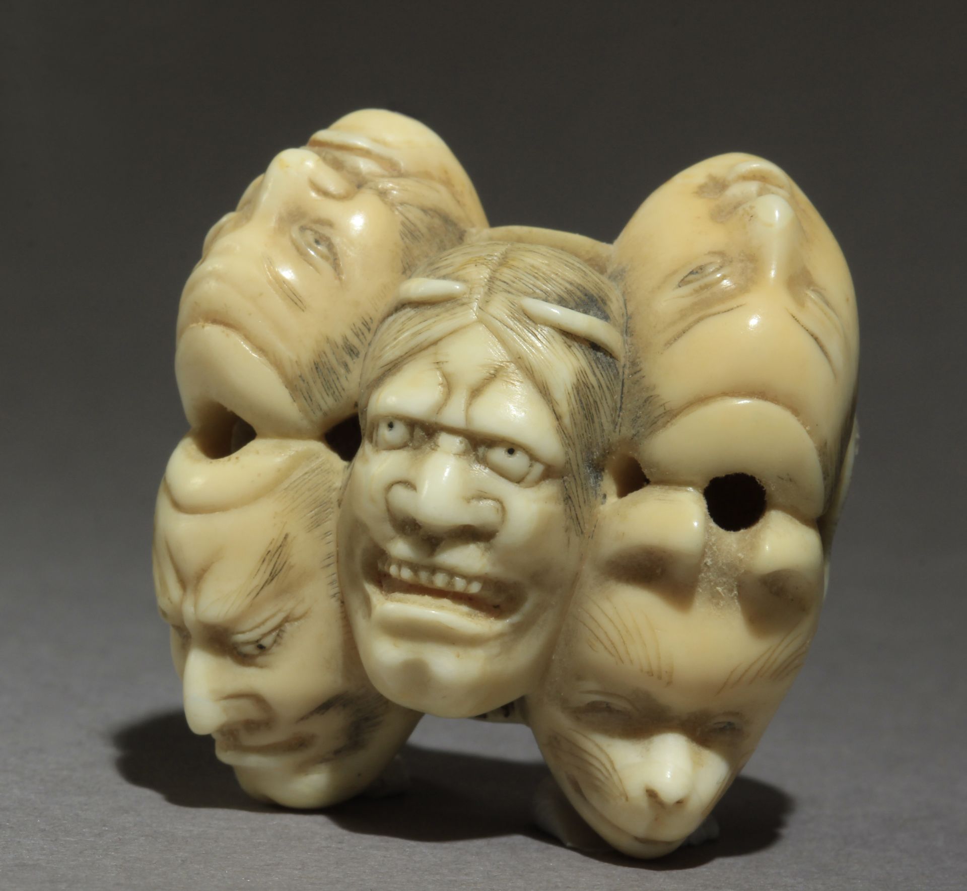 A Japanese netsuke circa 1900 from Meiji period - Bild 4 aus 8