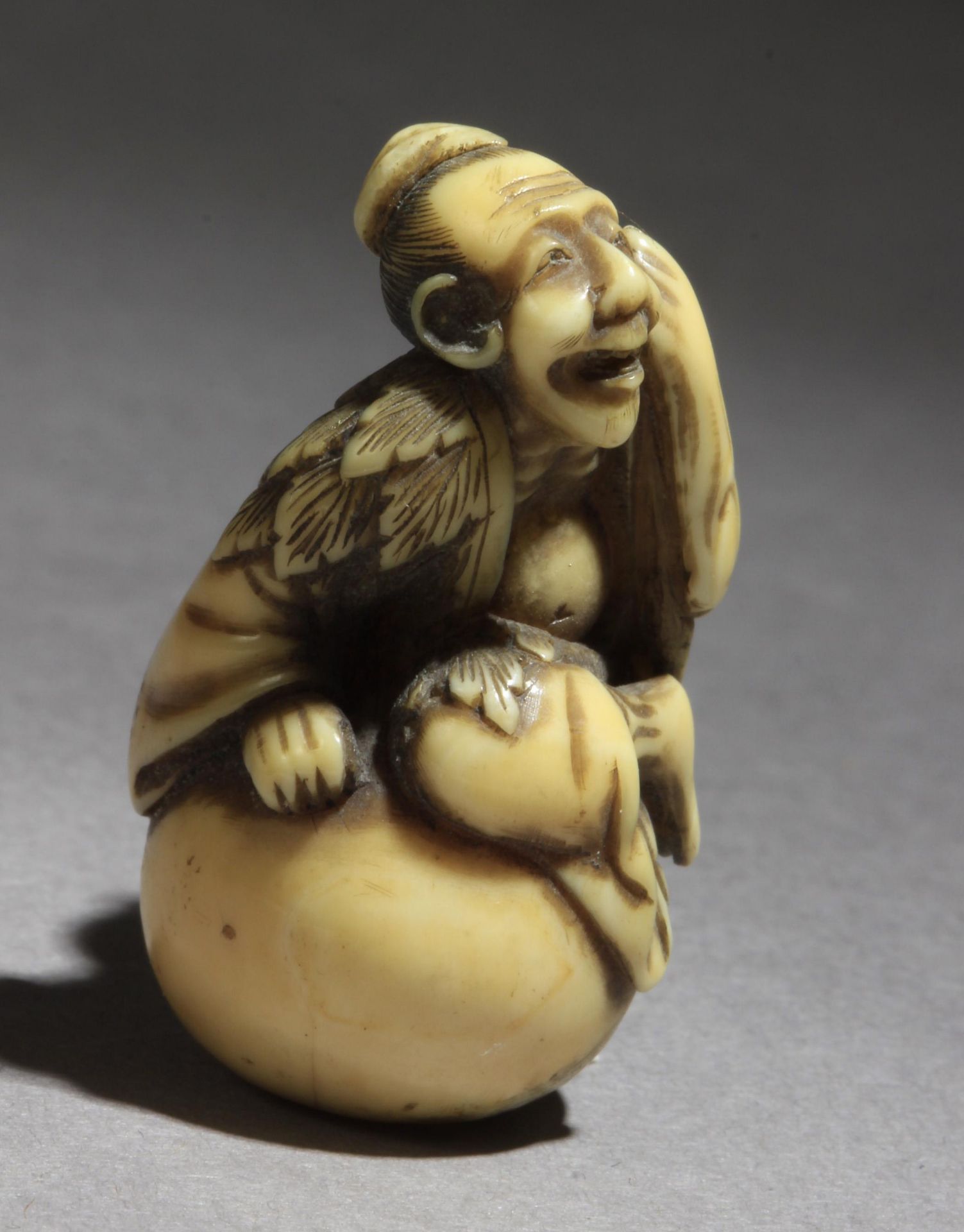 A mid 19th century Japanese netsuke from Edo period - Image 6 of 7