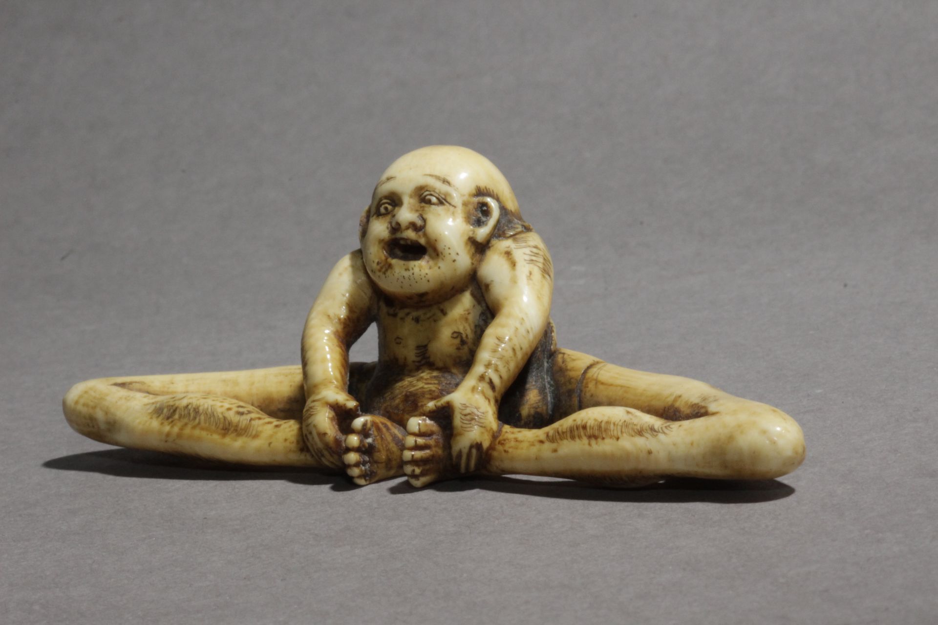 A 19th century Japanese netsuke from Edo period - Bild 2 aus 10