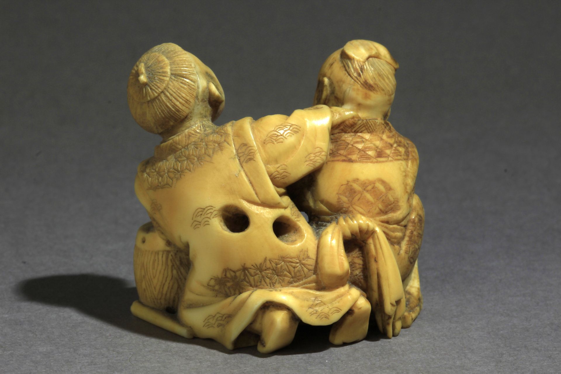 A mid 19th century Japanese netsuke from Meiji period - Bild 4 aus 8