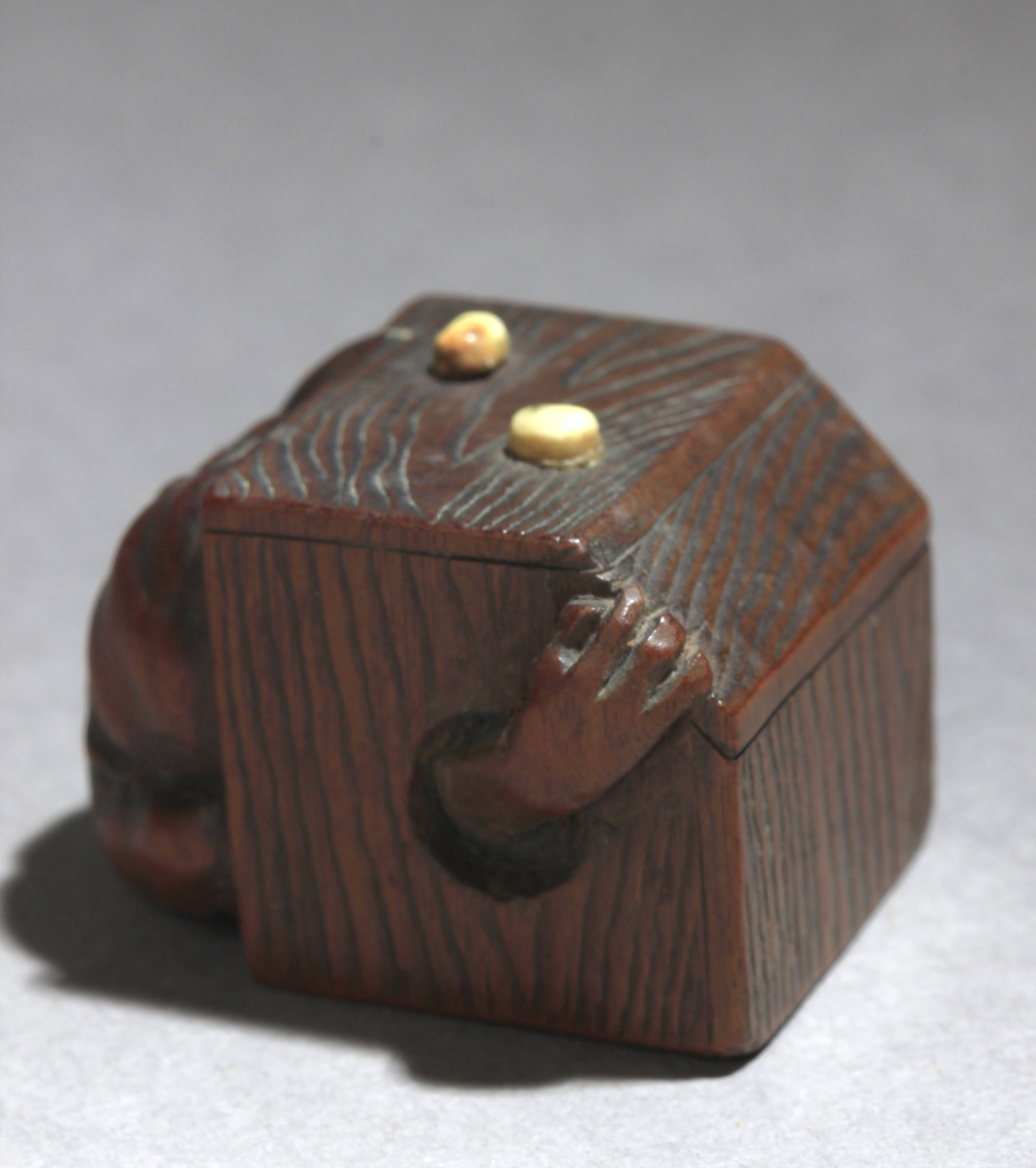 A 19th century Japanese netsuke from Meiji period - Image 13 of 13