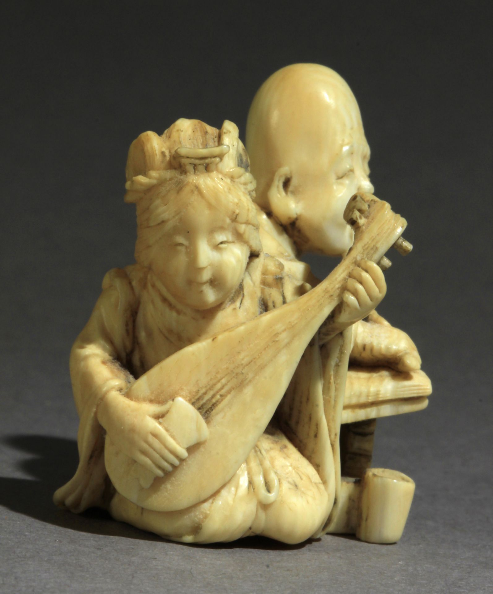 A mid 19th century Japanese netsuke from Edo-Meiji period - Image 2 of 8