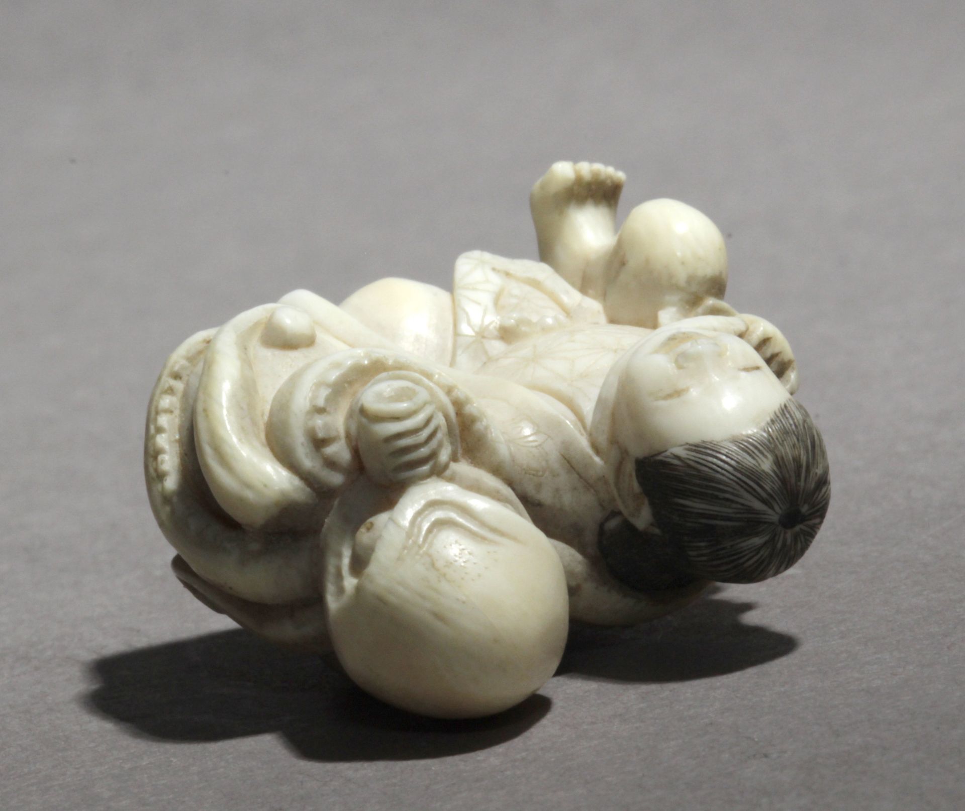 A mid 19th century Japanese netsuke from Edo period - Bild 7 aus 7