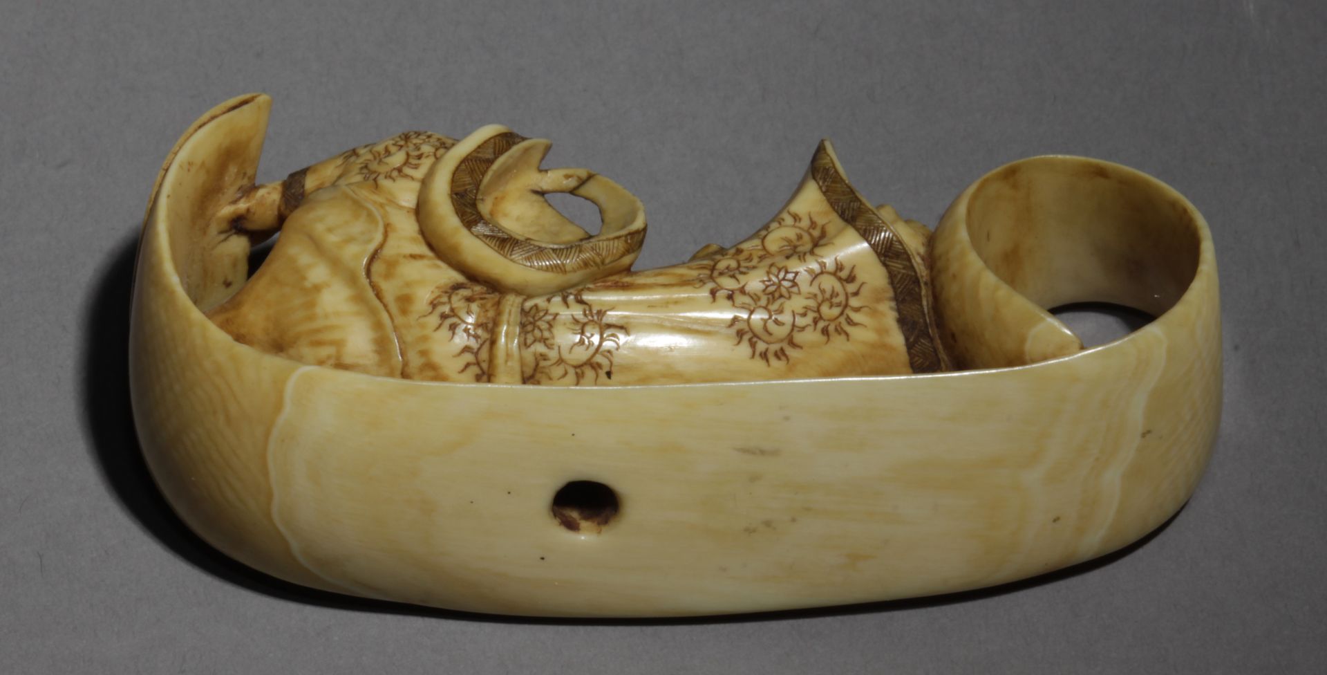 A mid 19th century Japanese netsuke from late Edo period - Image 7 of 7