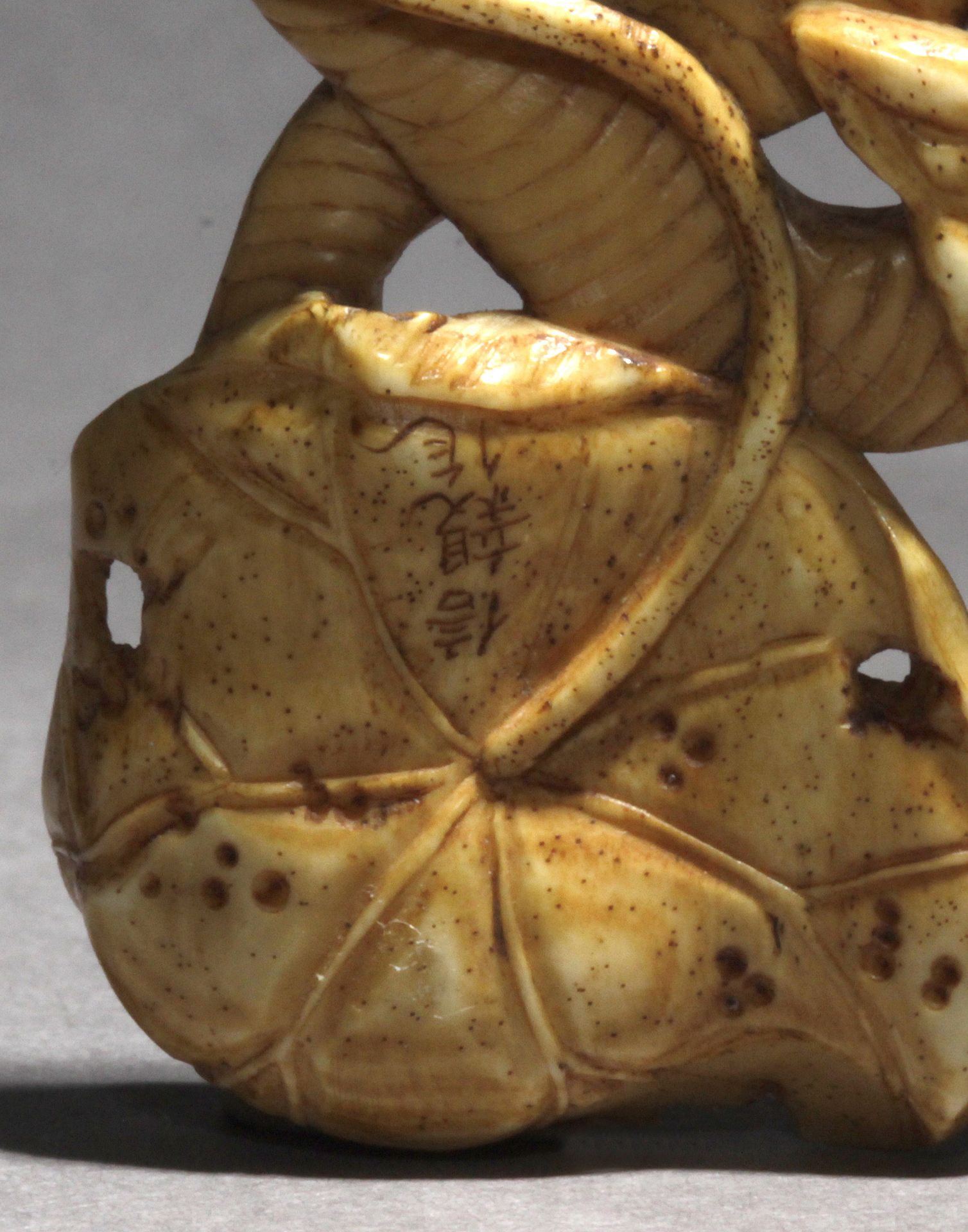 A 19th century Japanese netsuke from Meiji period - Image 4 of 8