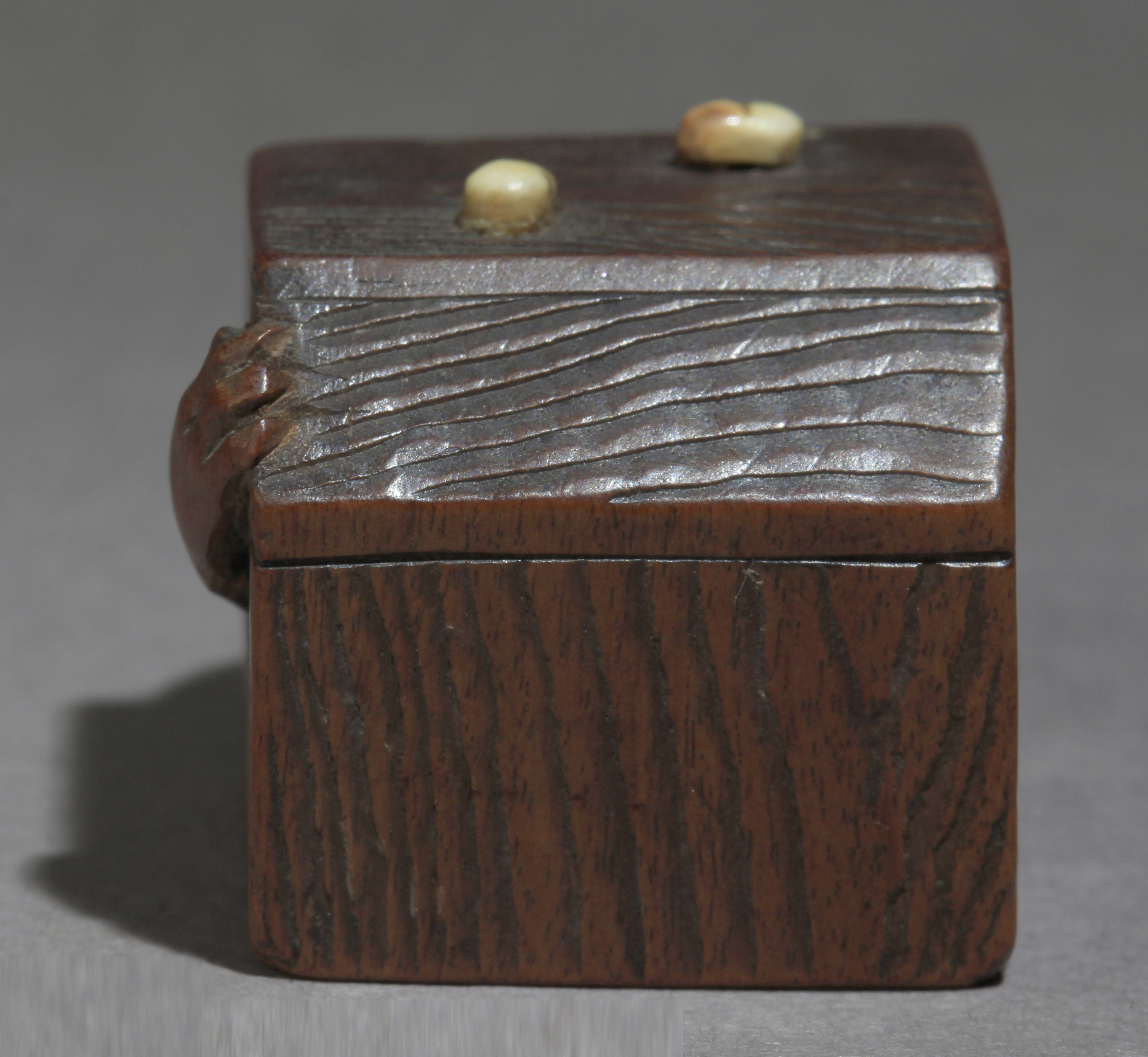 A 19th century Japanese netsuke from Meiji period - Image 5 of 13