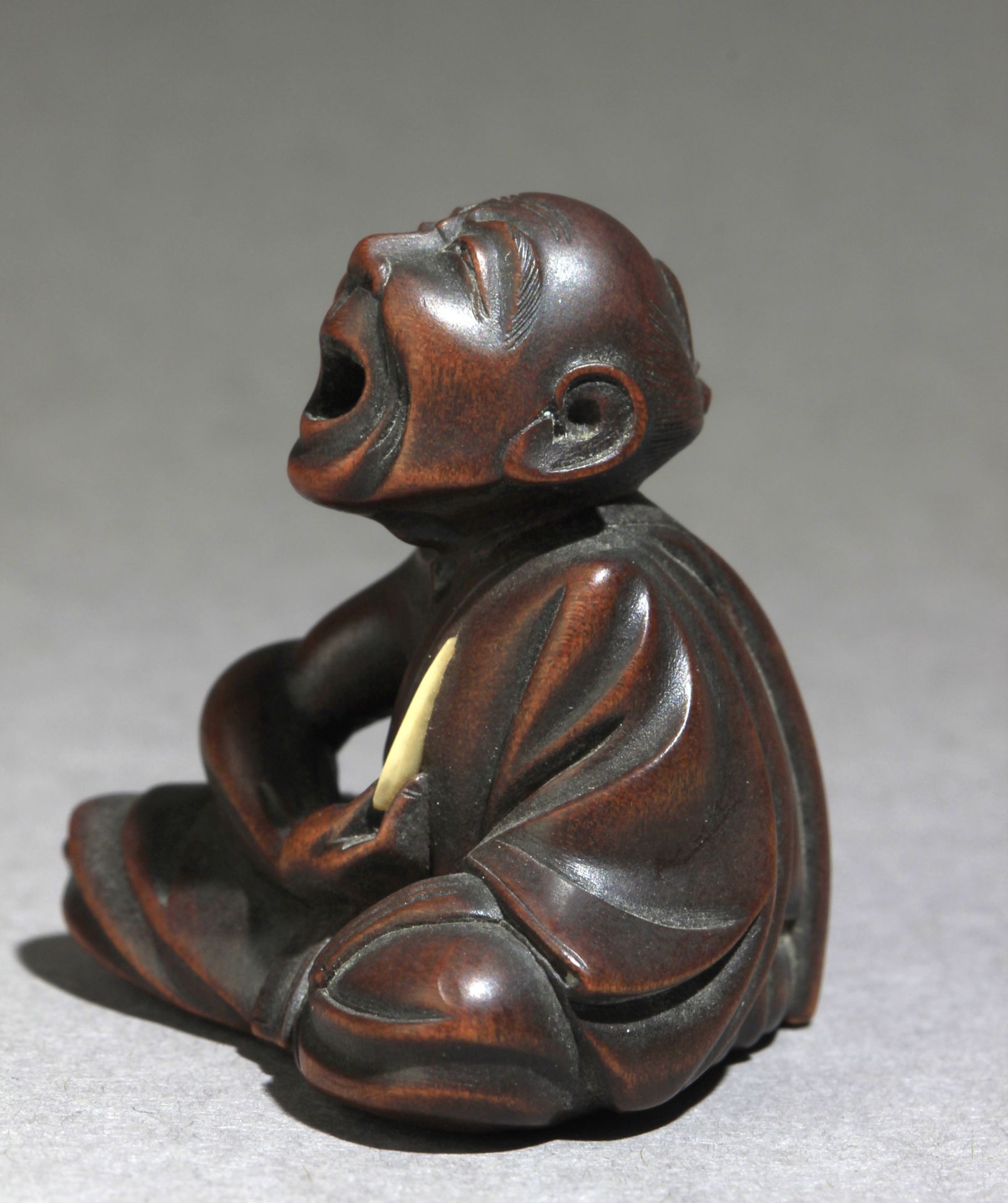 A Japanese netsuke circa 1780-1800 from Edo period - Bild 2 aus 7