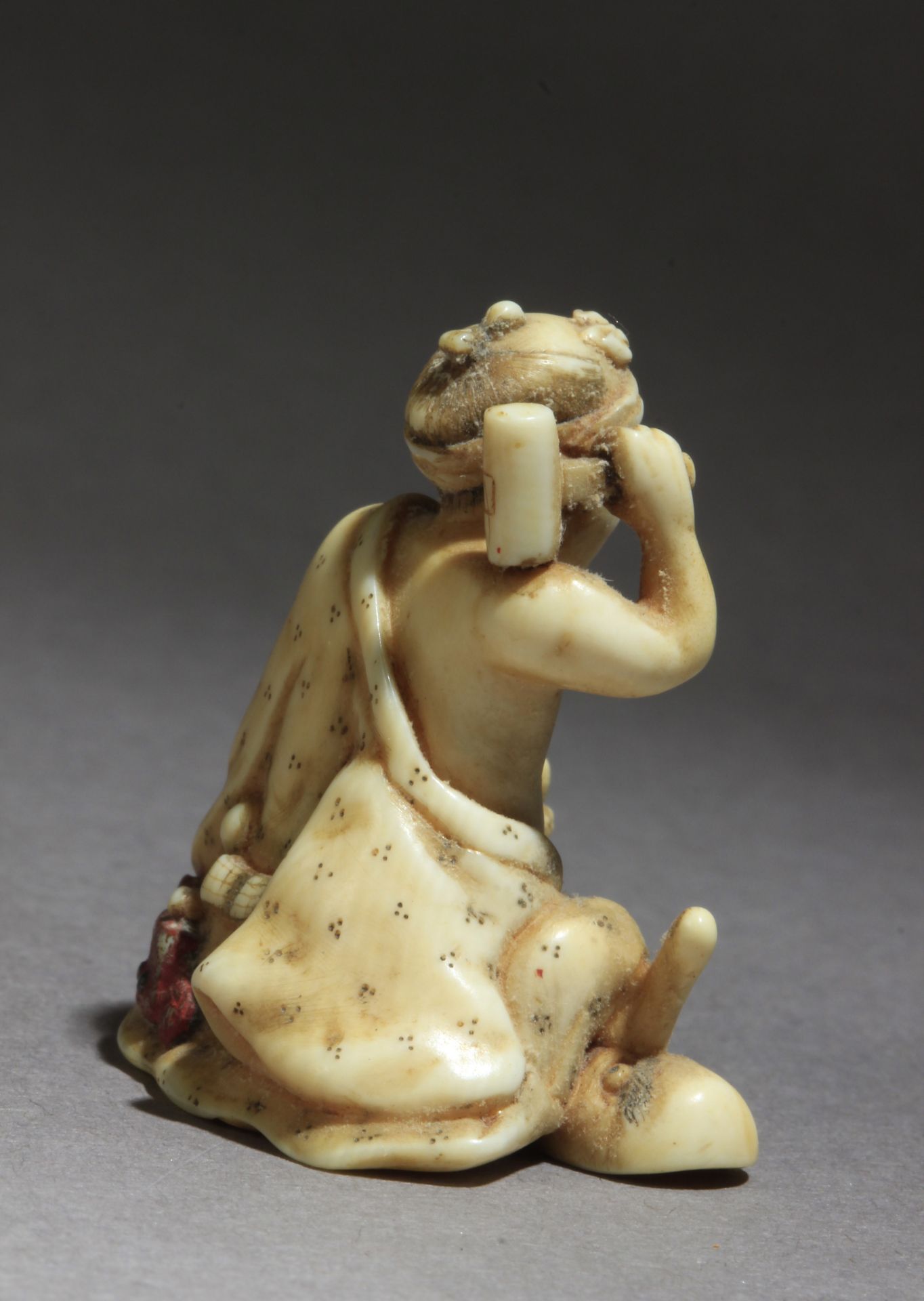 A mid 19th century Japanese netsuke - Bild 5 aus 8