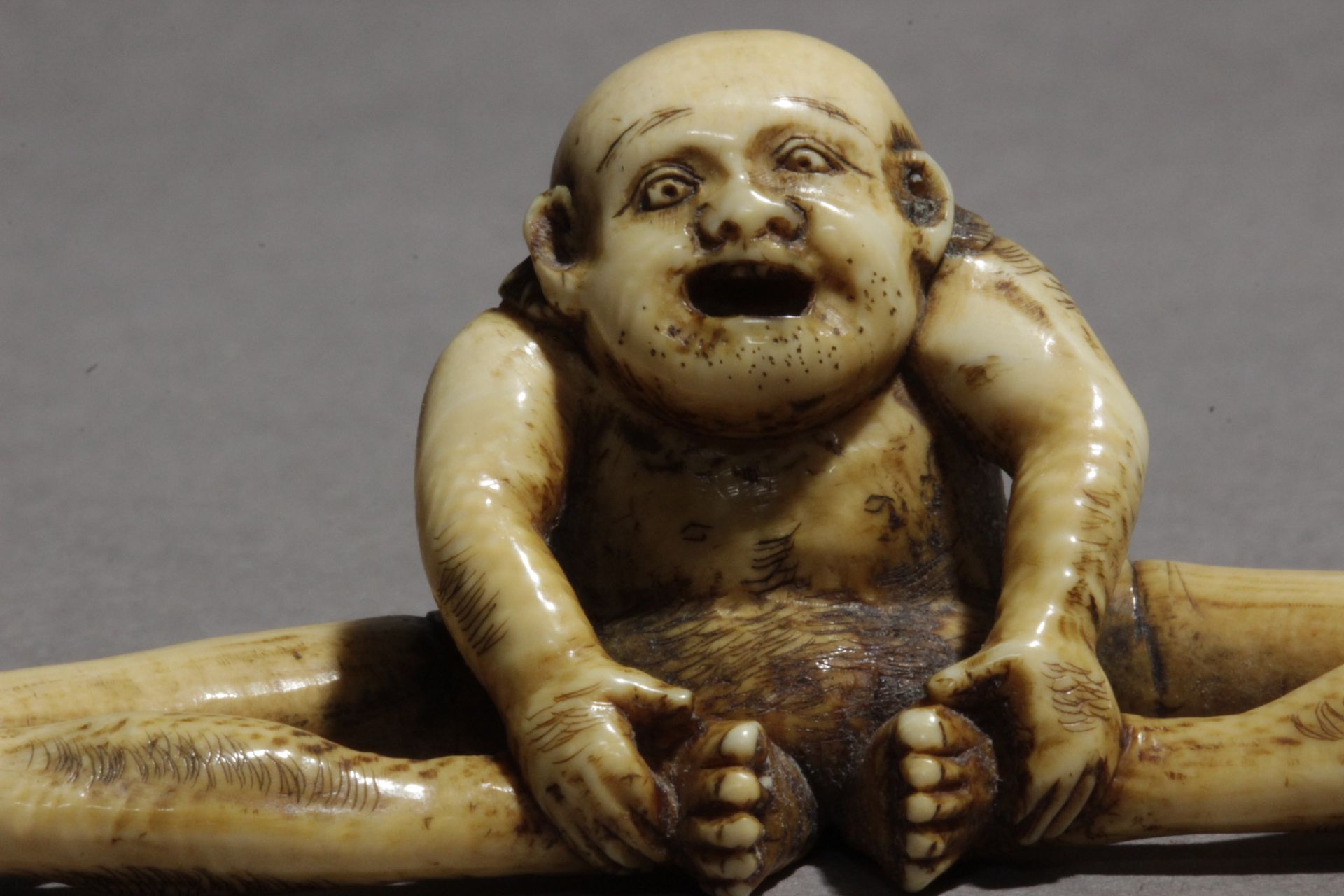 A 19th century Japanese netsuke from Edo period - Image 9 of 10