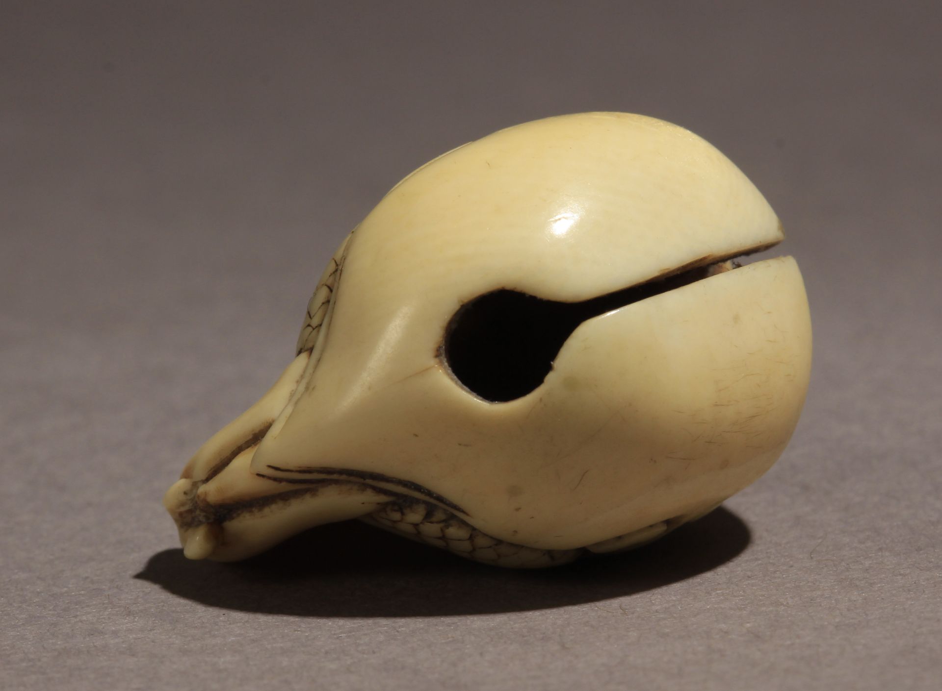 A 19th century Japanese netsuke-mokugyo from Meiji period - Bild 4 aus 5