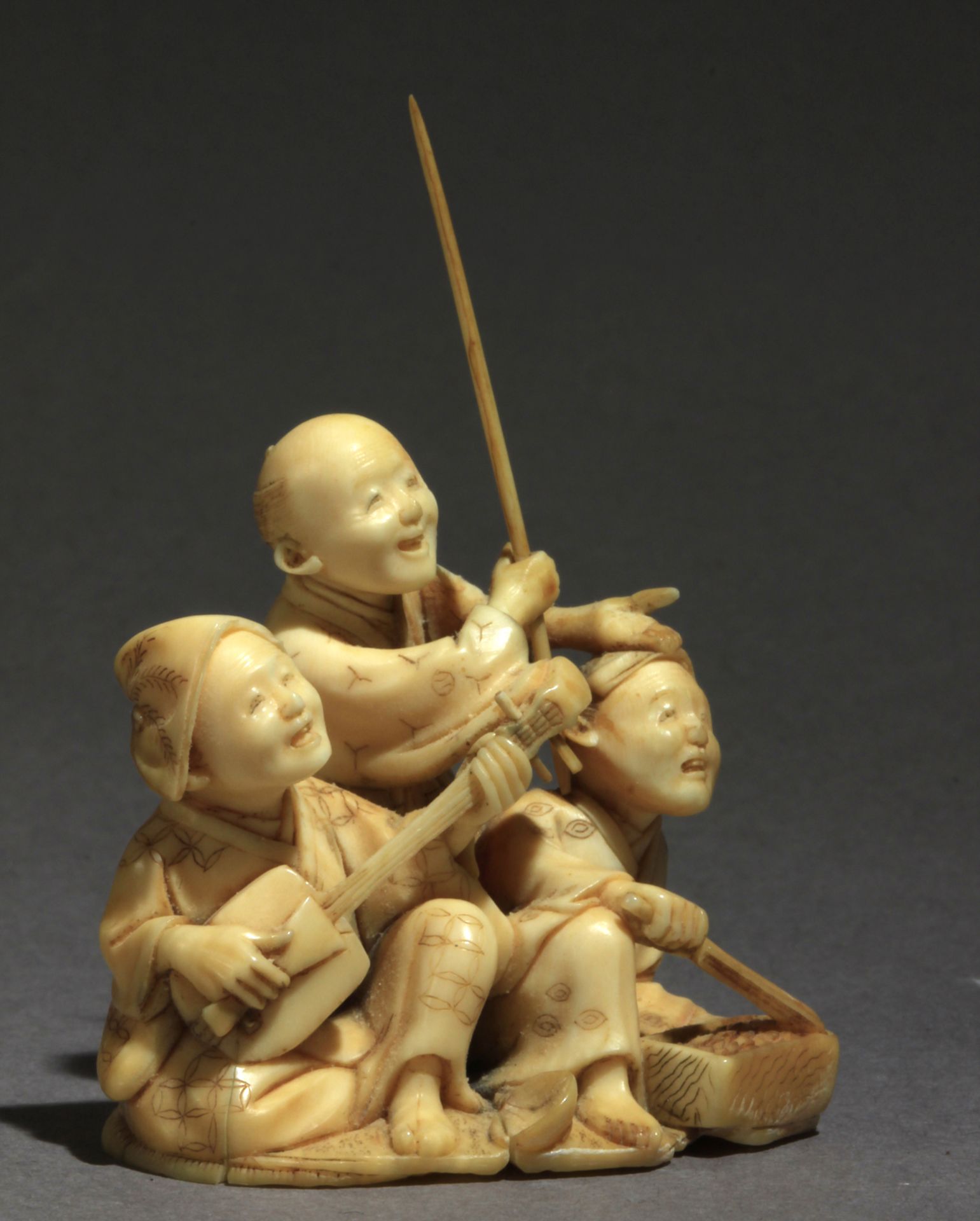 A Japanese netsuke-okimono circa 1860-1880 from Meiji period - Image 6 of 8