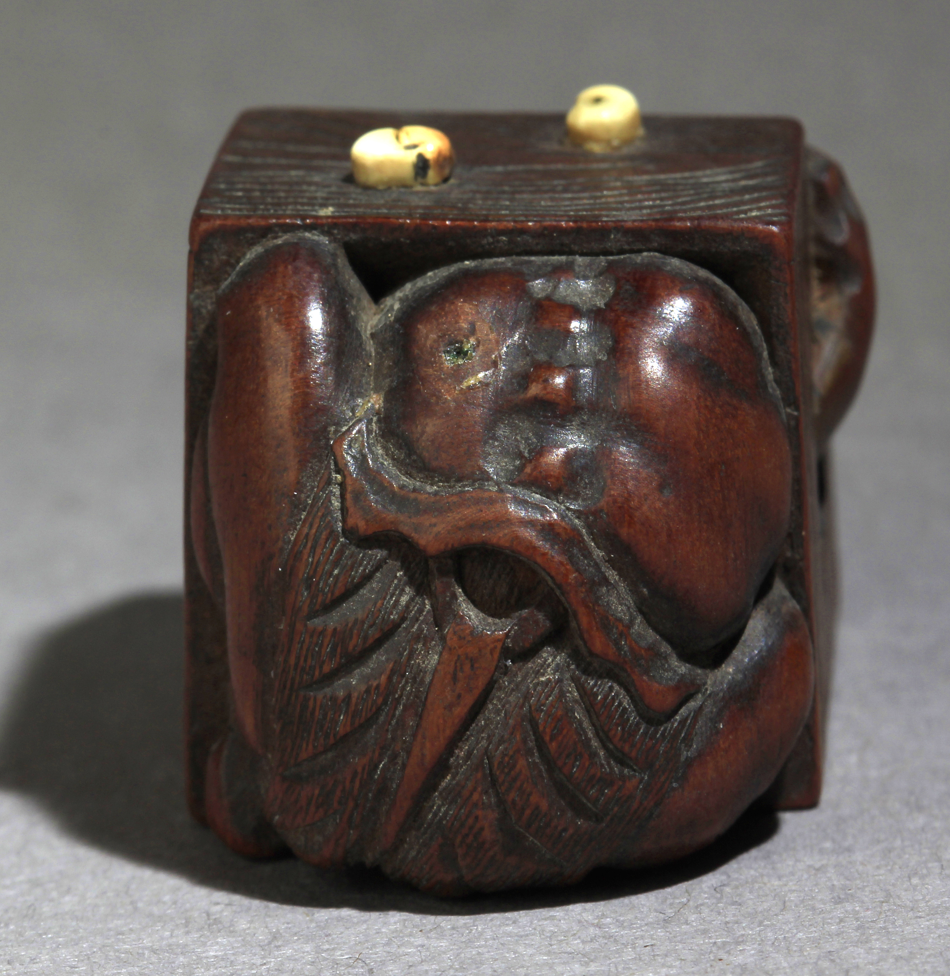 A 19th century Japanese netsuke from Meiji period - Image 2 of 13