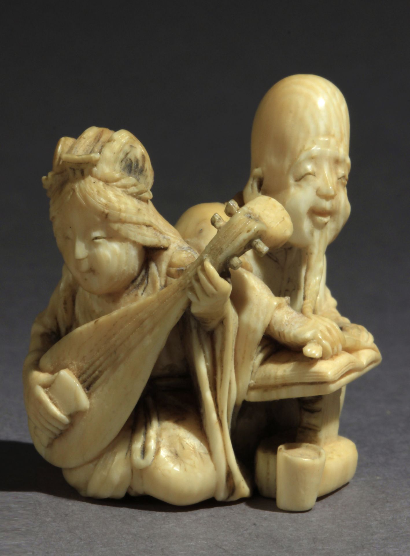 A mid 19th century Japanese netsuke from Edo-Meiji period - Image 6 of 8