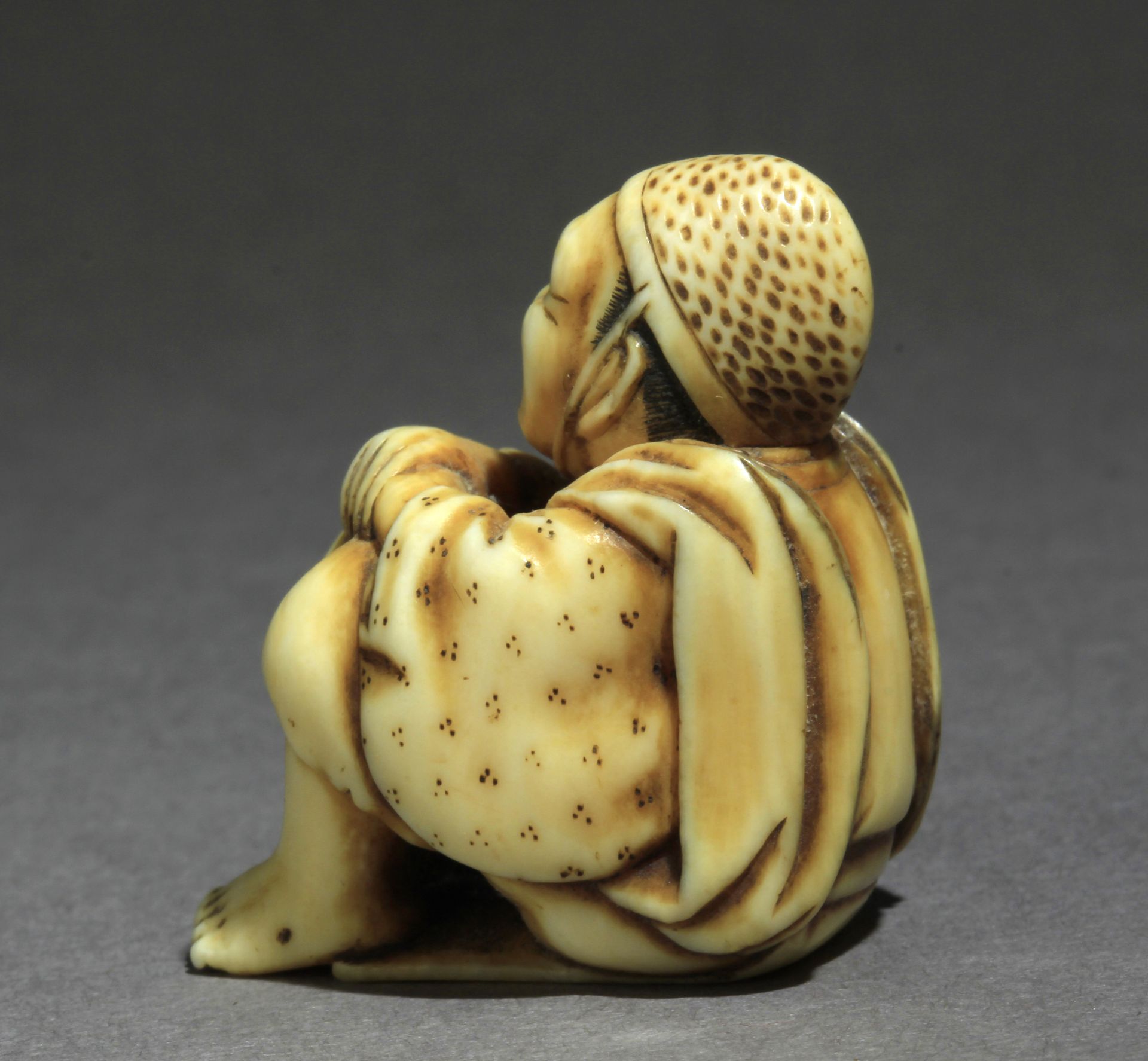 A mid 19th century Japanese netsuke from Edo period - Bild 5 aus 10