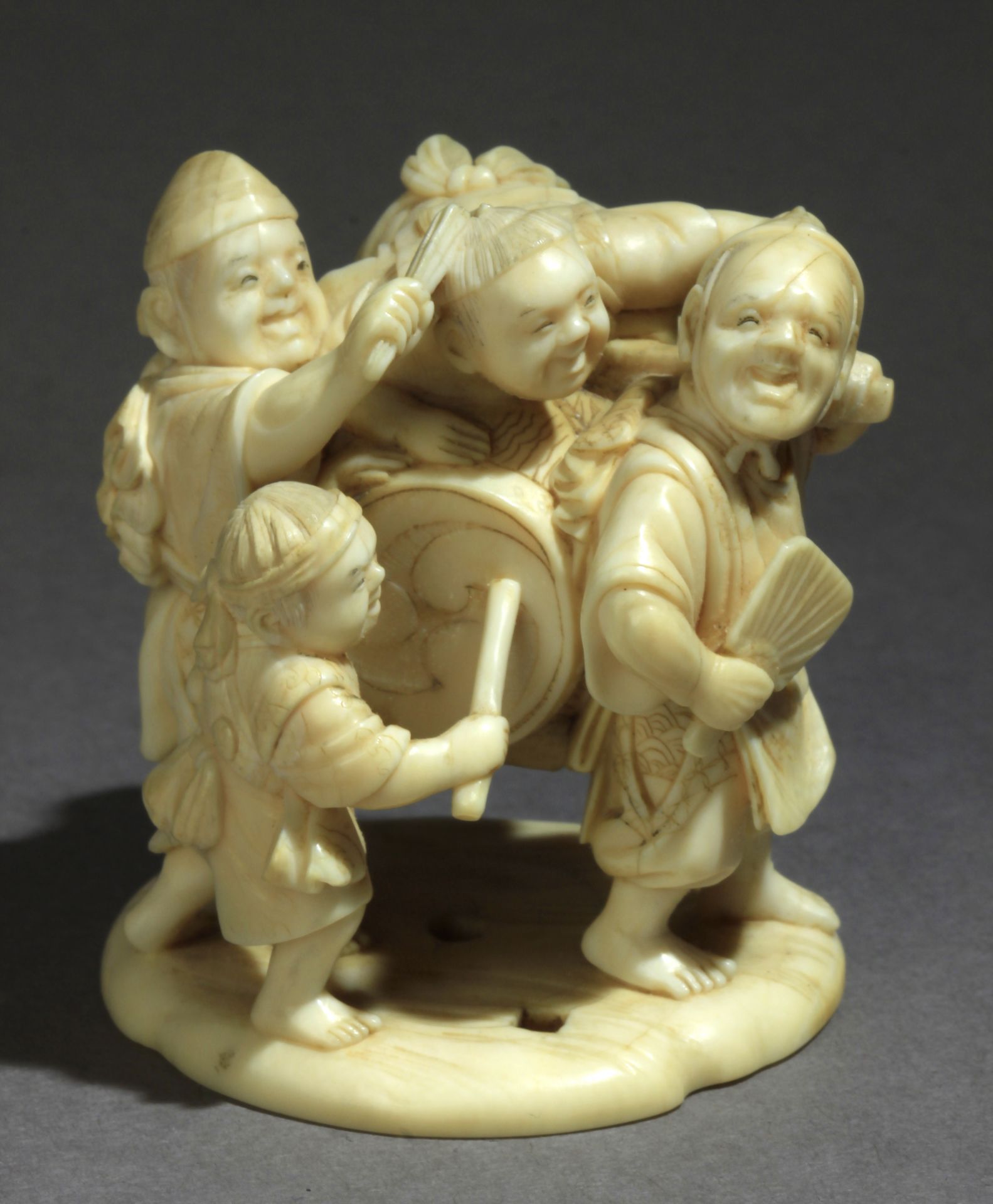 A late 19th century Japanese netsuke okimono from Meiji period - Image 9 of 9