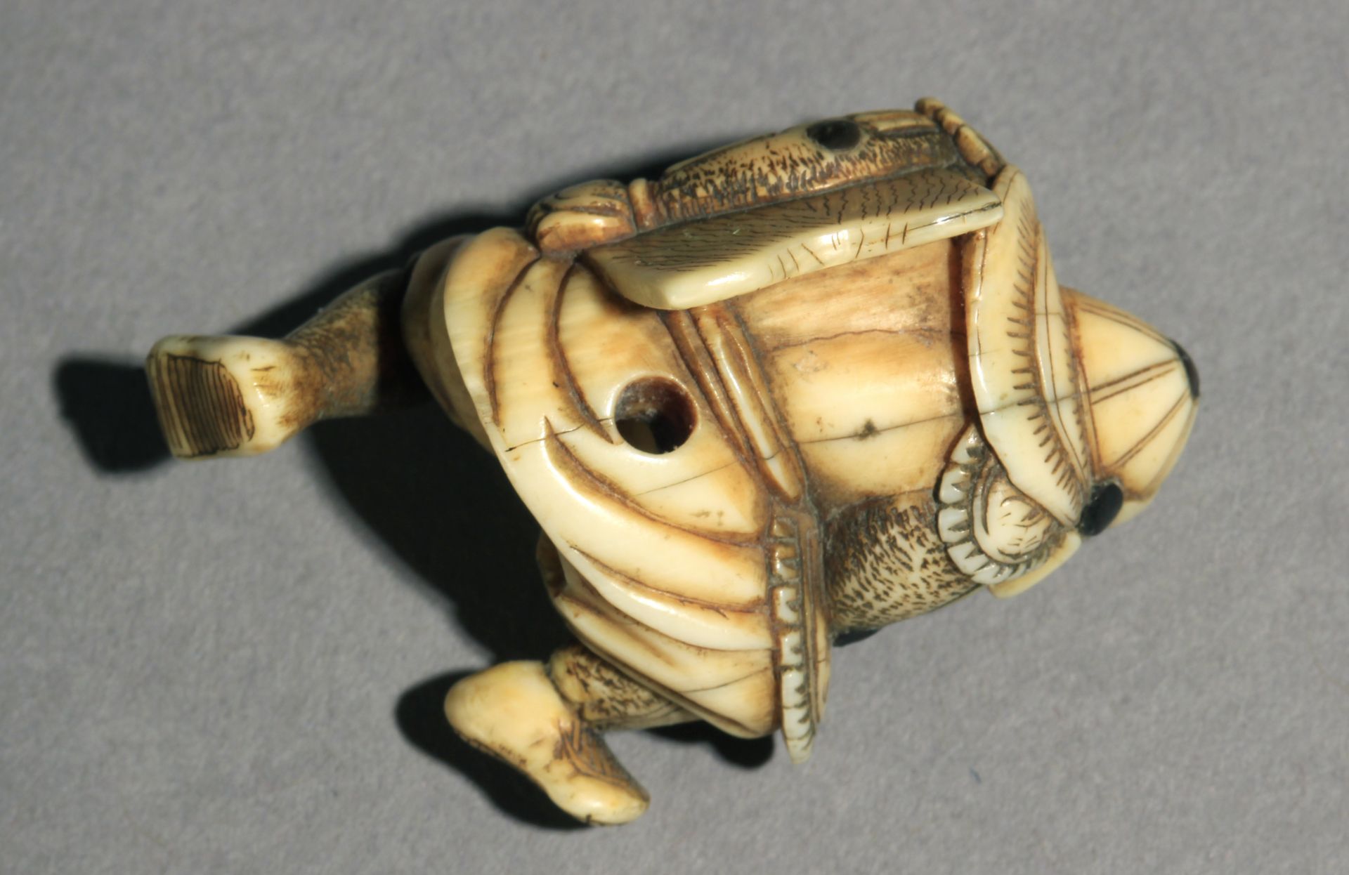 A late 18th century Japanese netsuke - Image 9 of 9