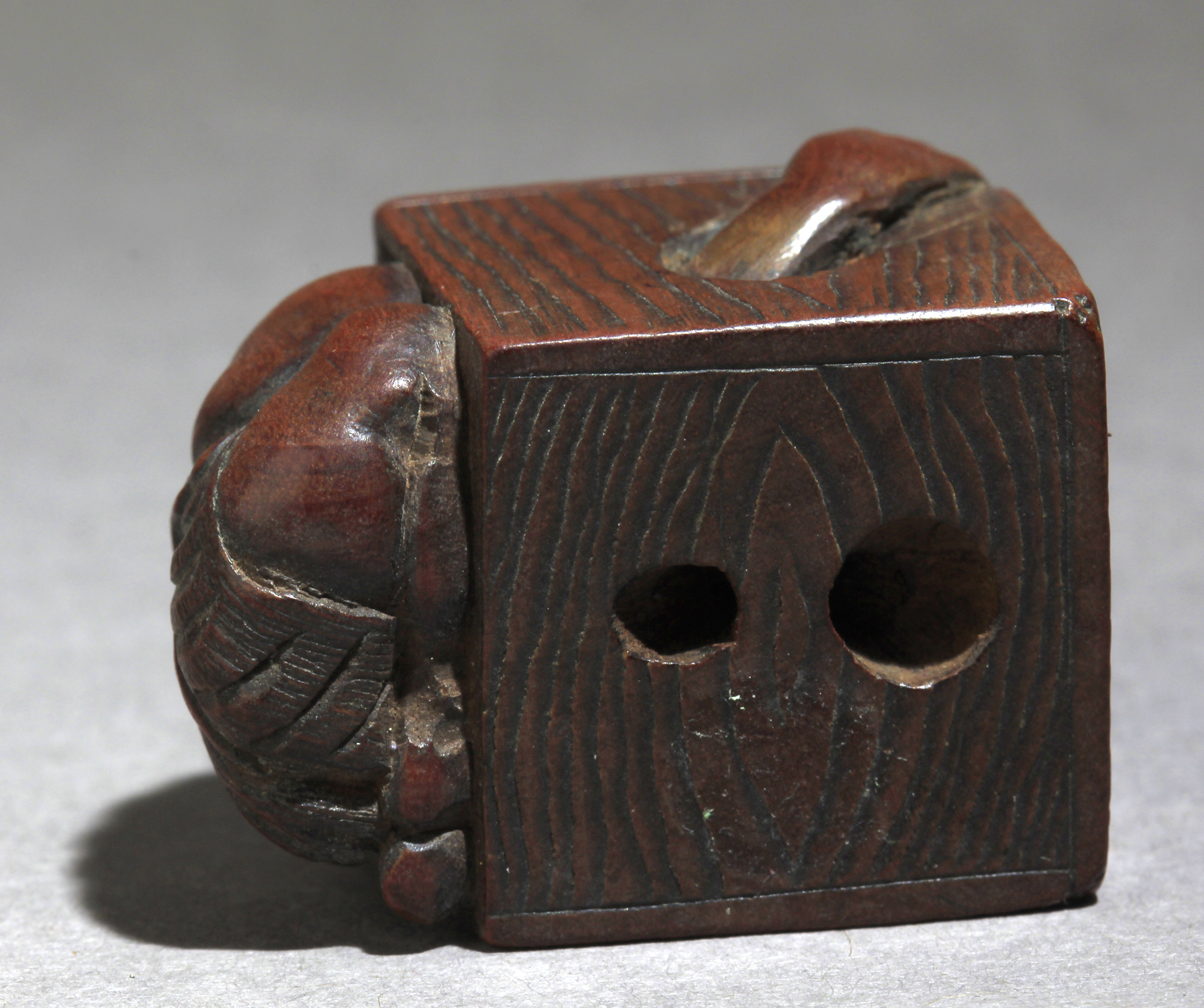 A 19th century Japanese netsuke from Meiji period - Image 6 of 13