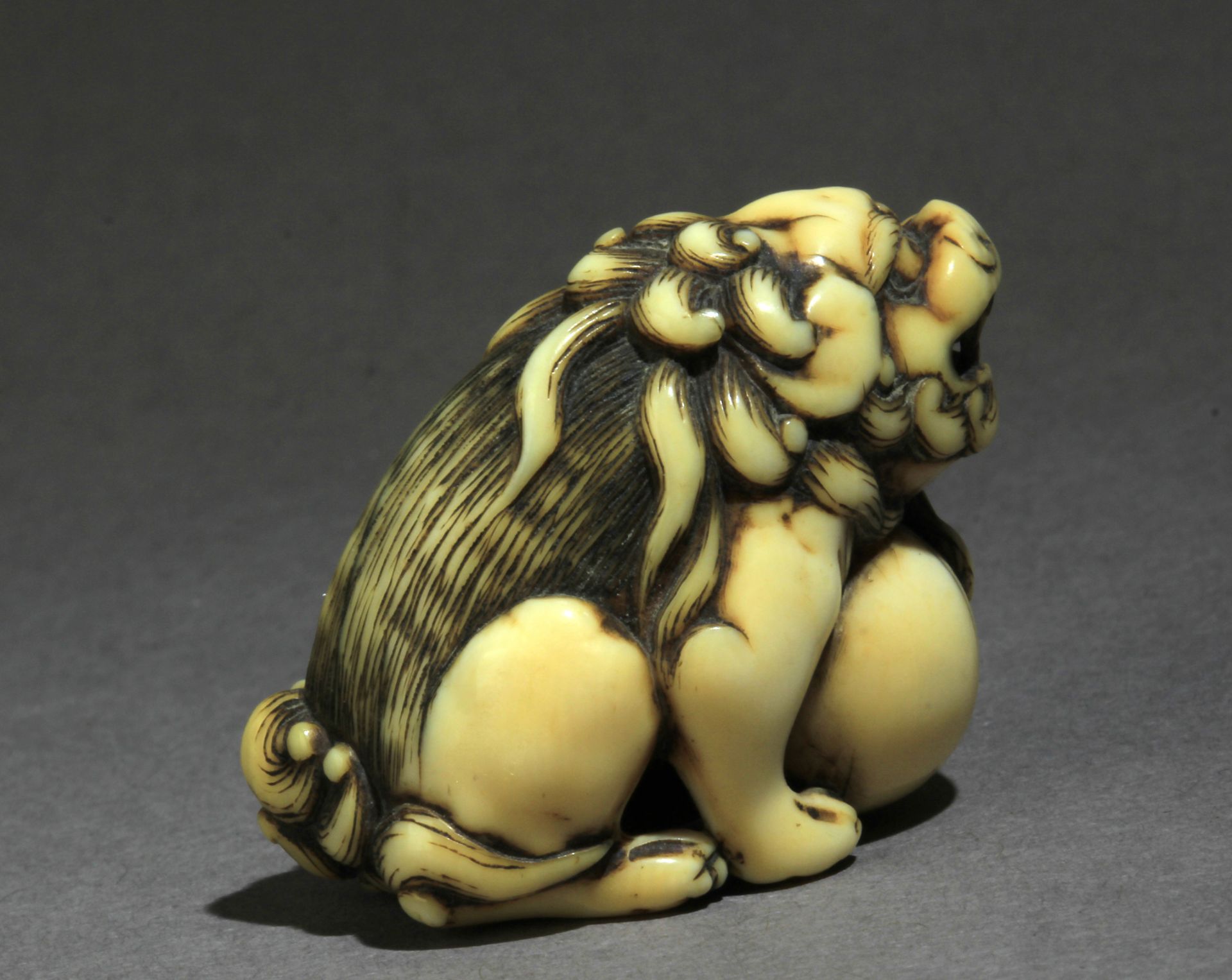 An 18th century Japanese netsuke from Edo period - Image 5 of 7