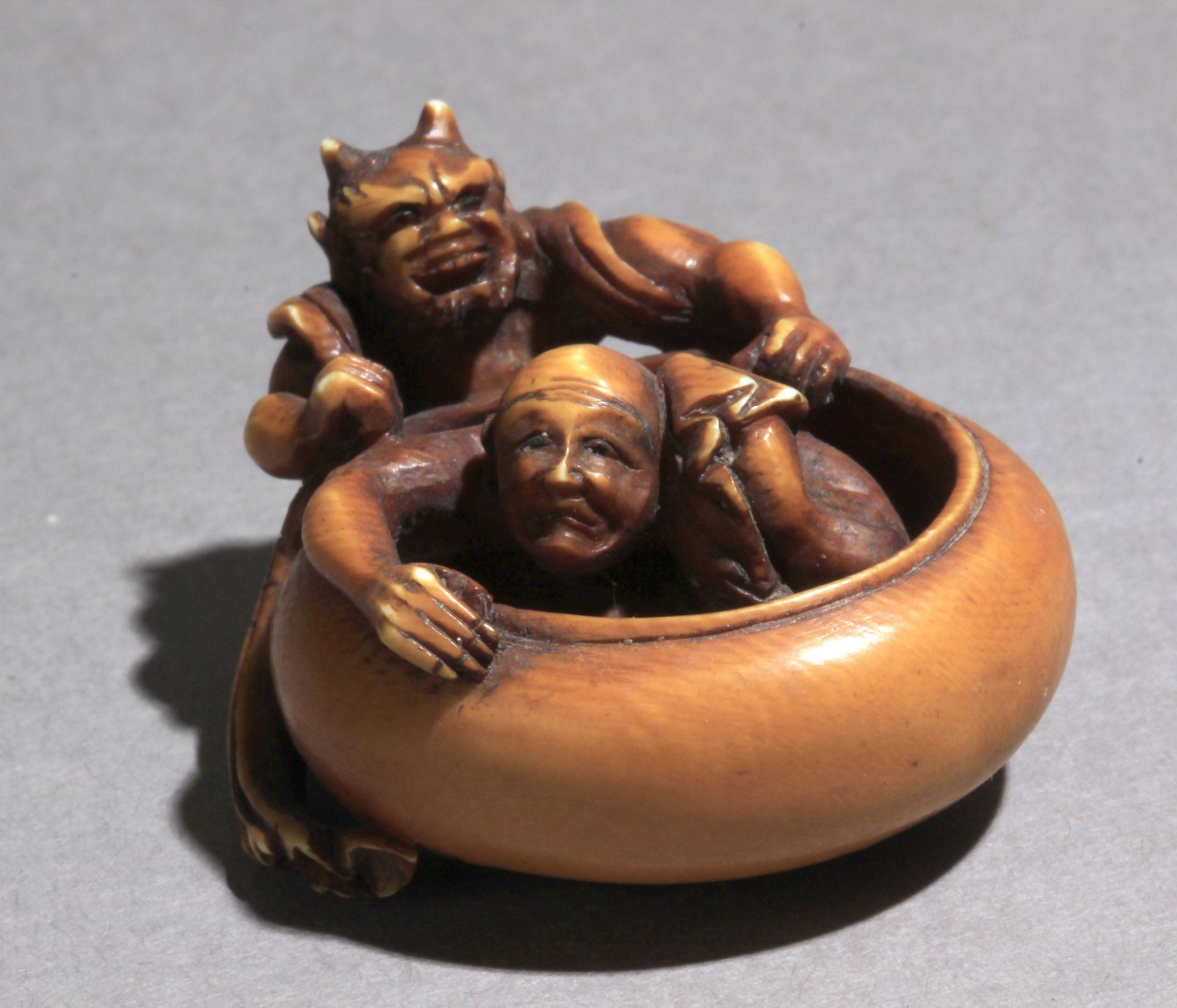 A 19th century Japanese netsuke from Meiji period - Image 2 of 9