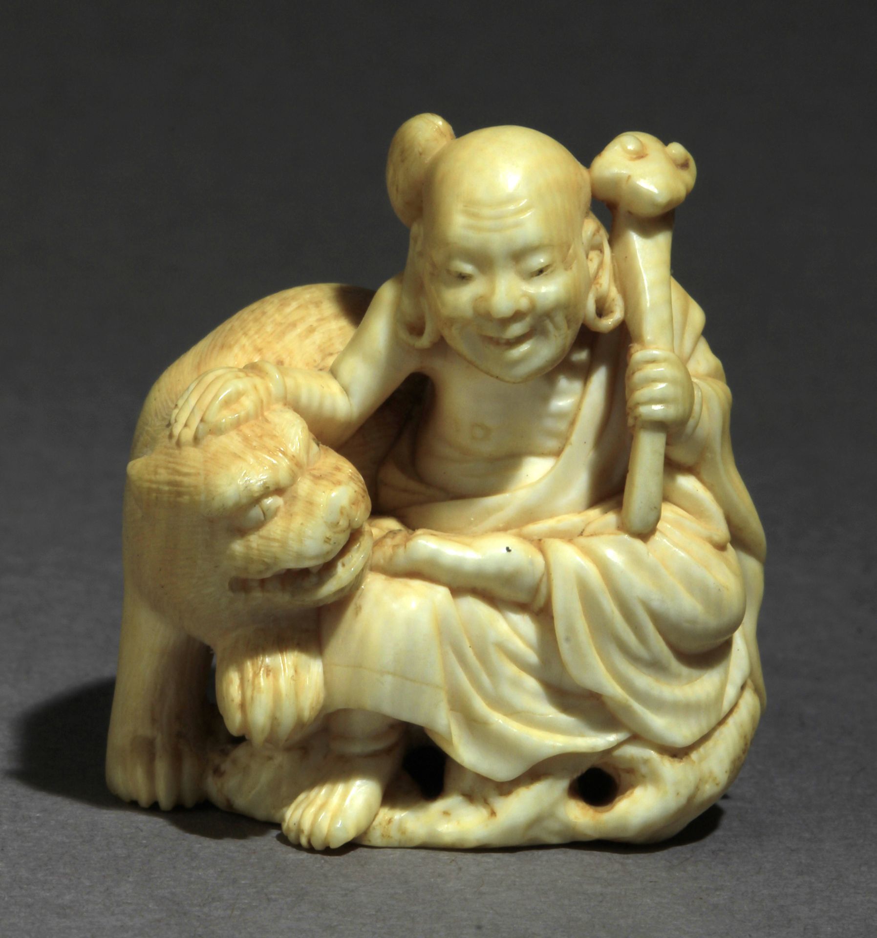 A mid 19th century Japanese netsuke from Meiji period - Image 6 of 8