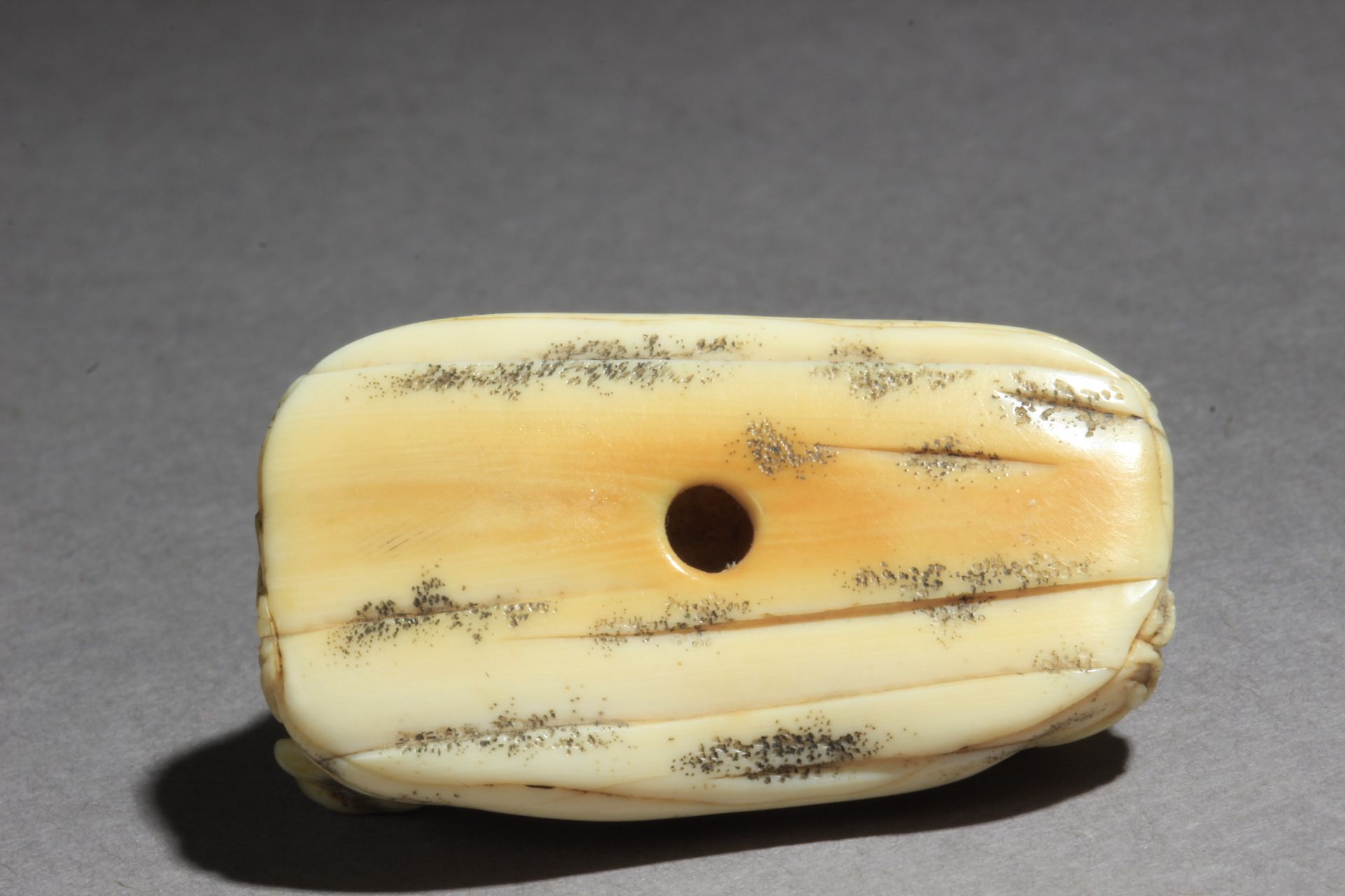 An early 19th century Japanese netsuke from Edo period - Bild 6 aus 6