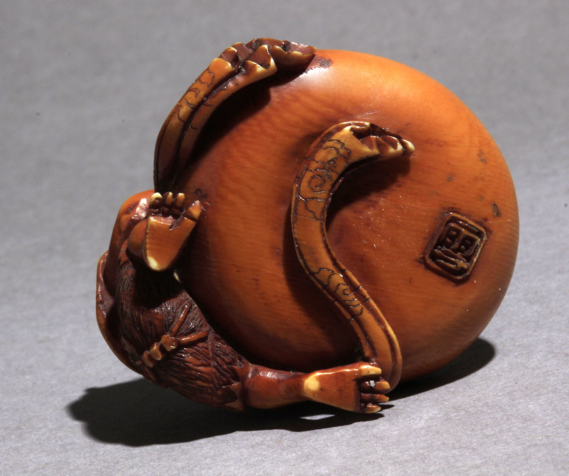 A 19th century Japanese netsuke from Meiji period - Image 8 of 9