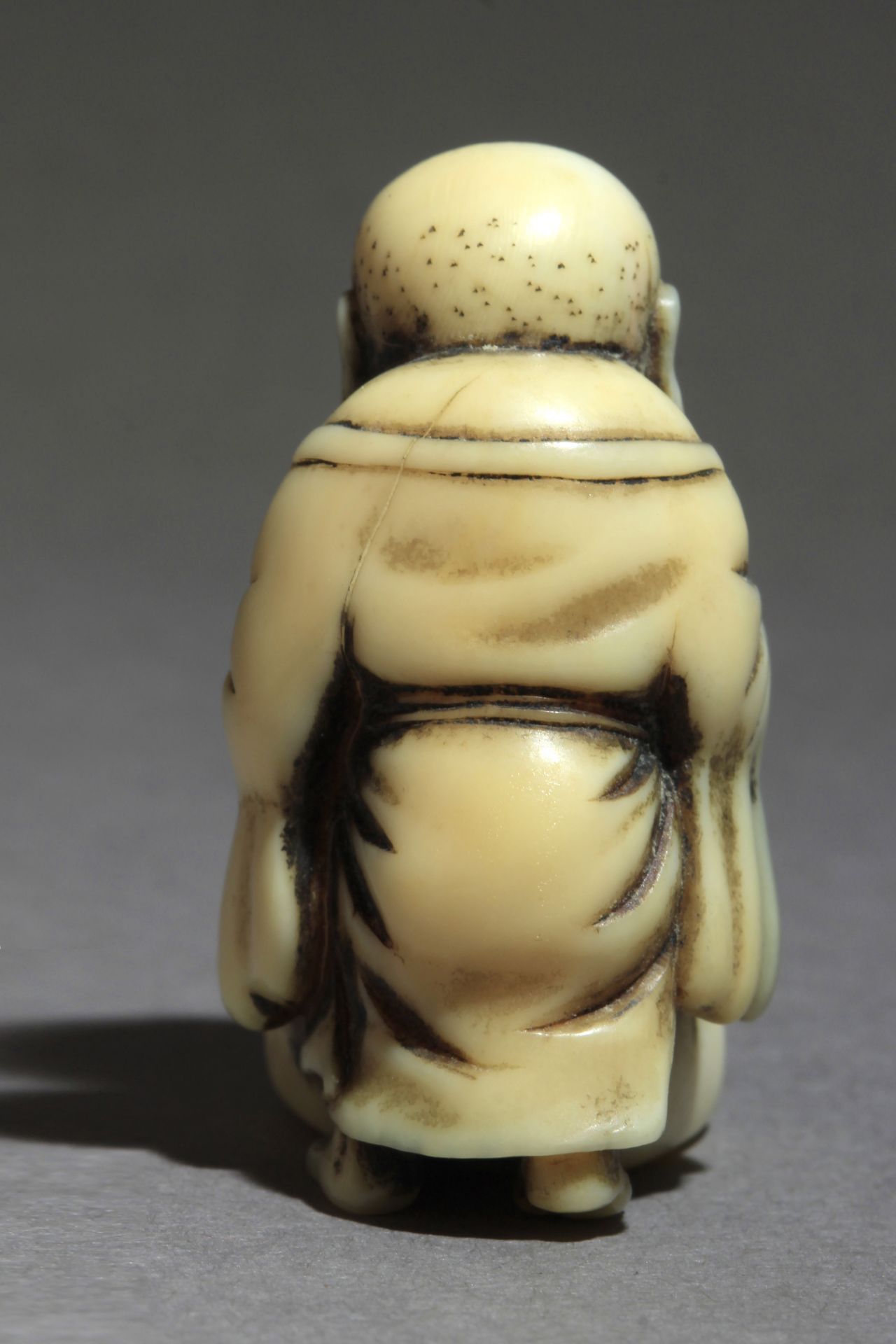 A mid 19th century Japanese netsuke from Meiji period - Image 5 of 8