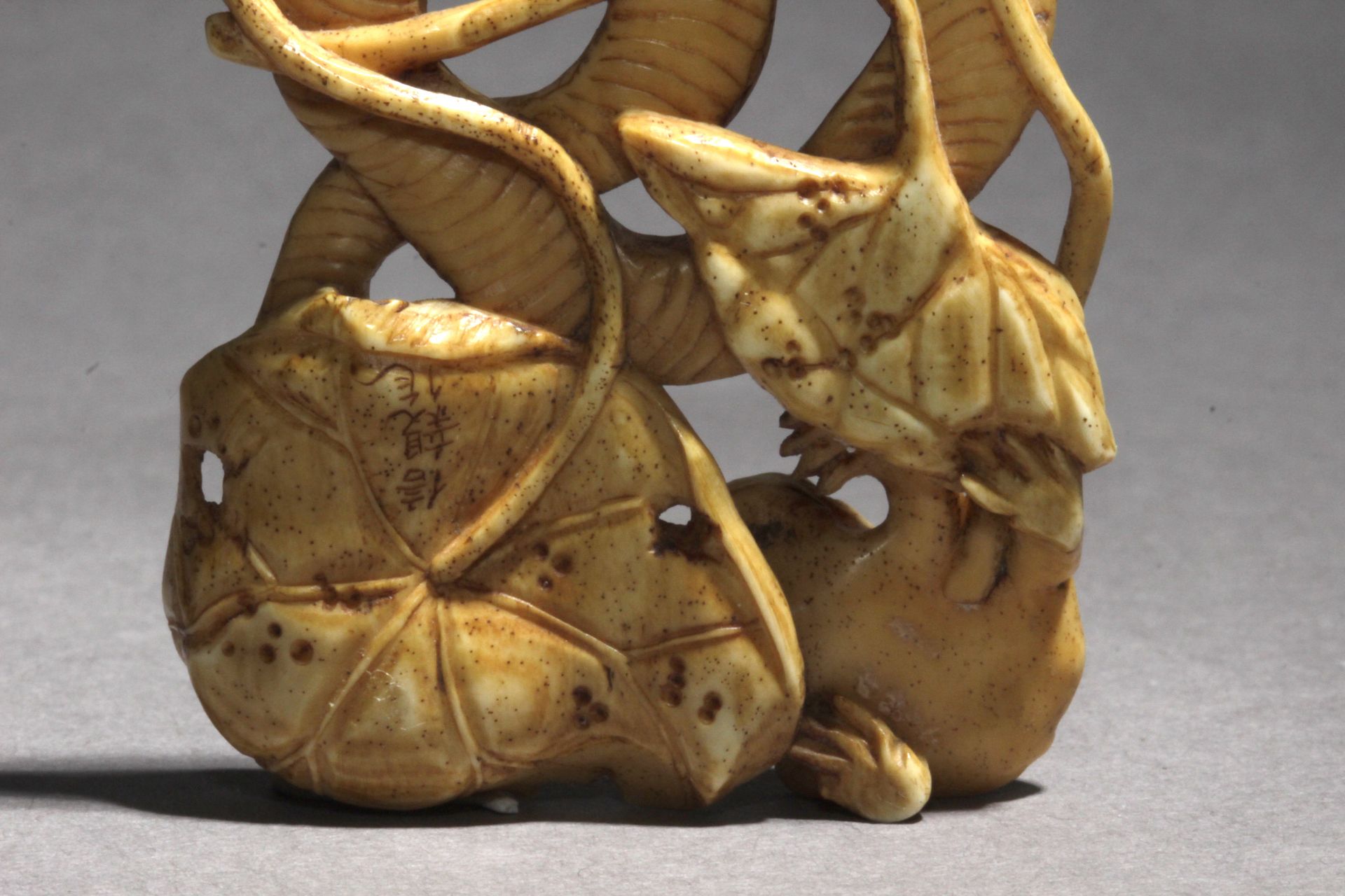 A 19th century Japanese netsuke from Meiji period - Image 7 of 8