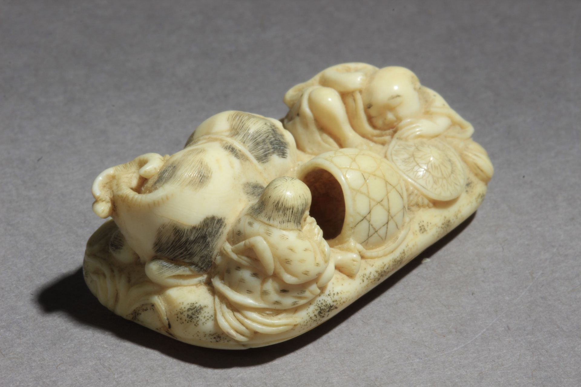 An early 19th century Japanese netsuke from Edo period - Bild 2 aus 6