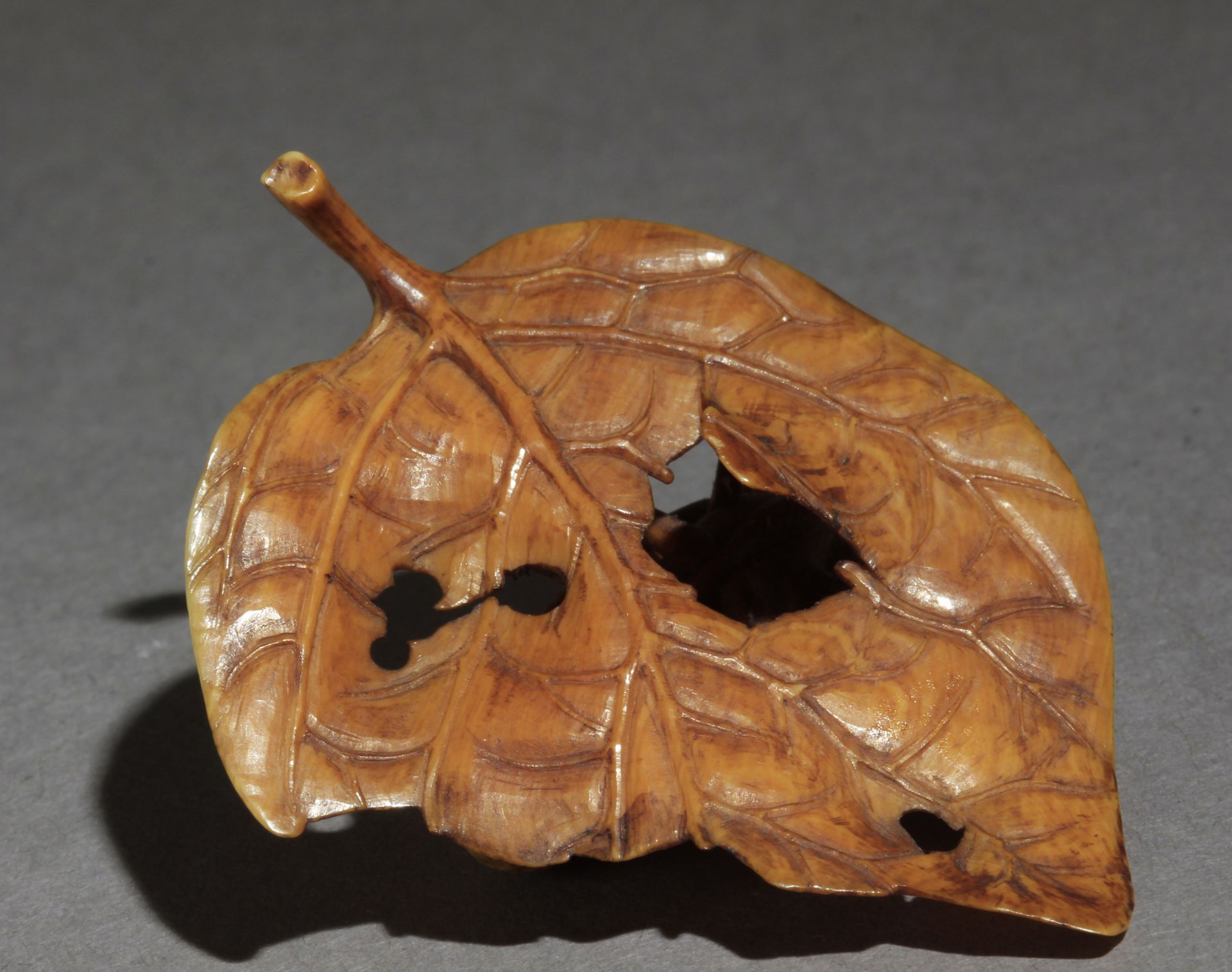 A 19th century Japanese netsuke from Meiji period - Image 7 of 9