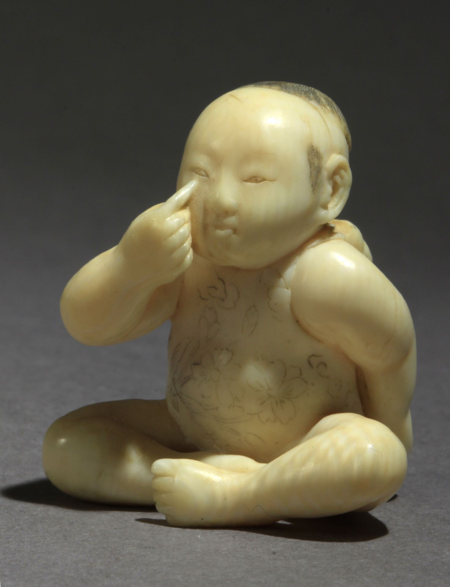 A 19th century Japanese netsuke from Meiji period - Image 2 of 9