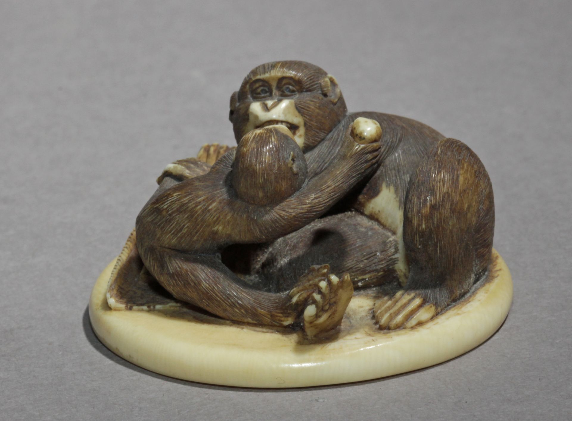 A late 19th century Japanese netsuke-okimono from Meiji period - Image 5 of 7