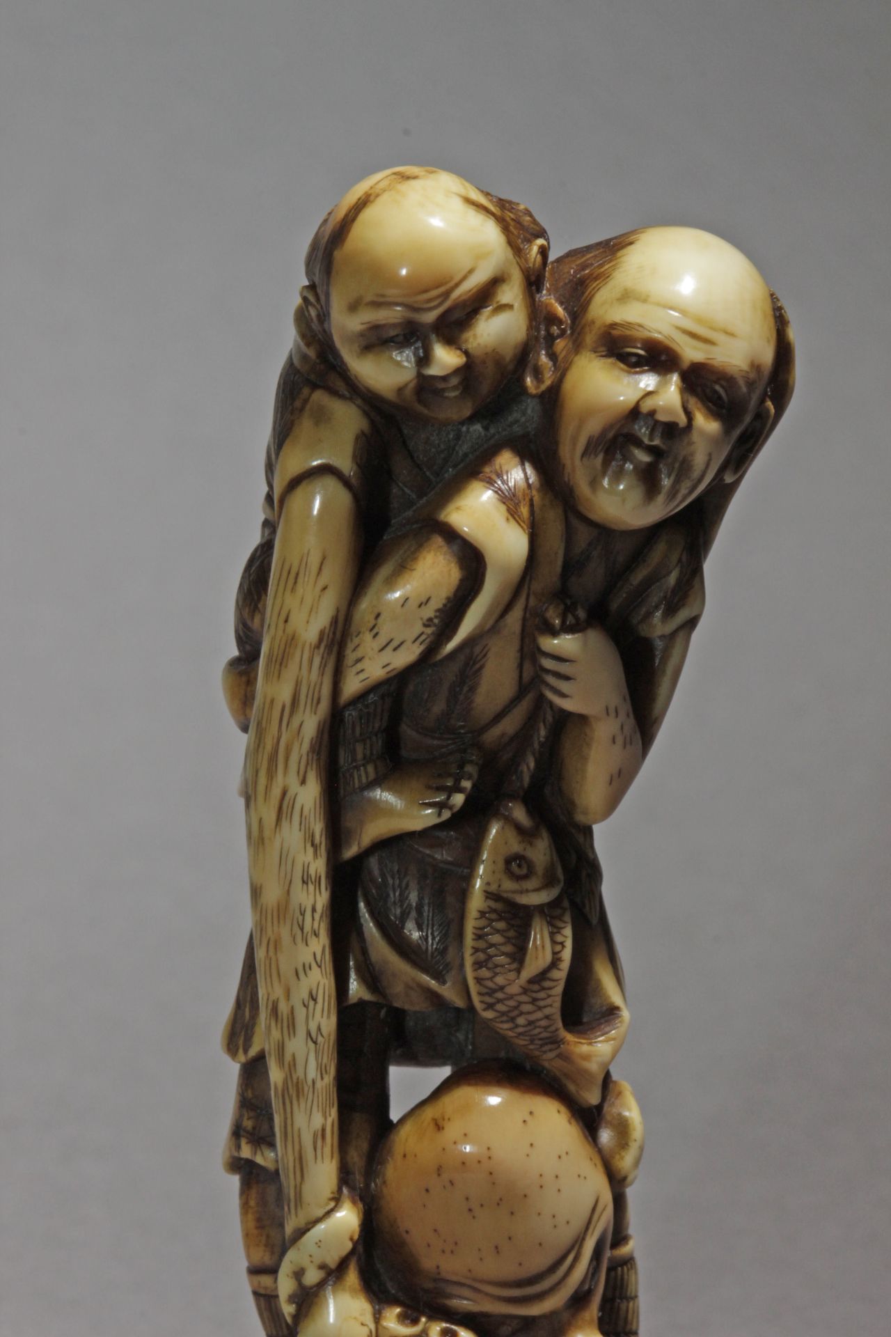 A mid 19th century Japanese netsuke from Edo period - Image 6 of 8