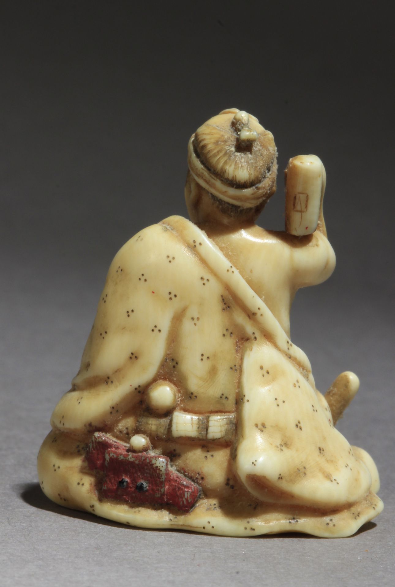 A mid 19th century Japanese netsuke - Bild 4 aus 8