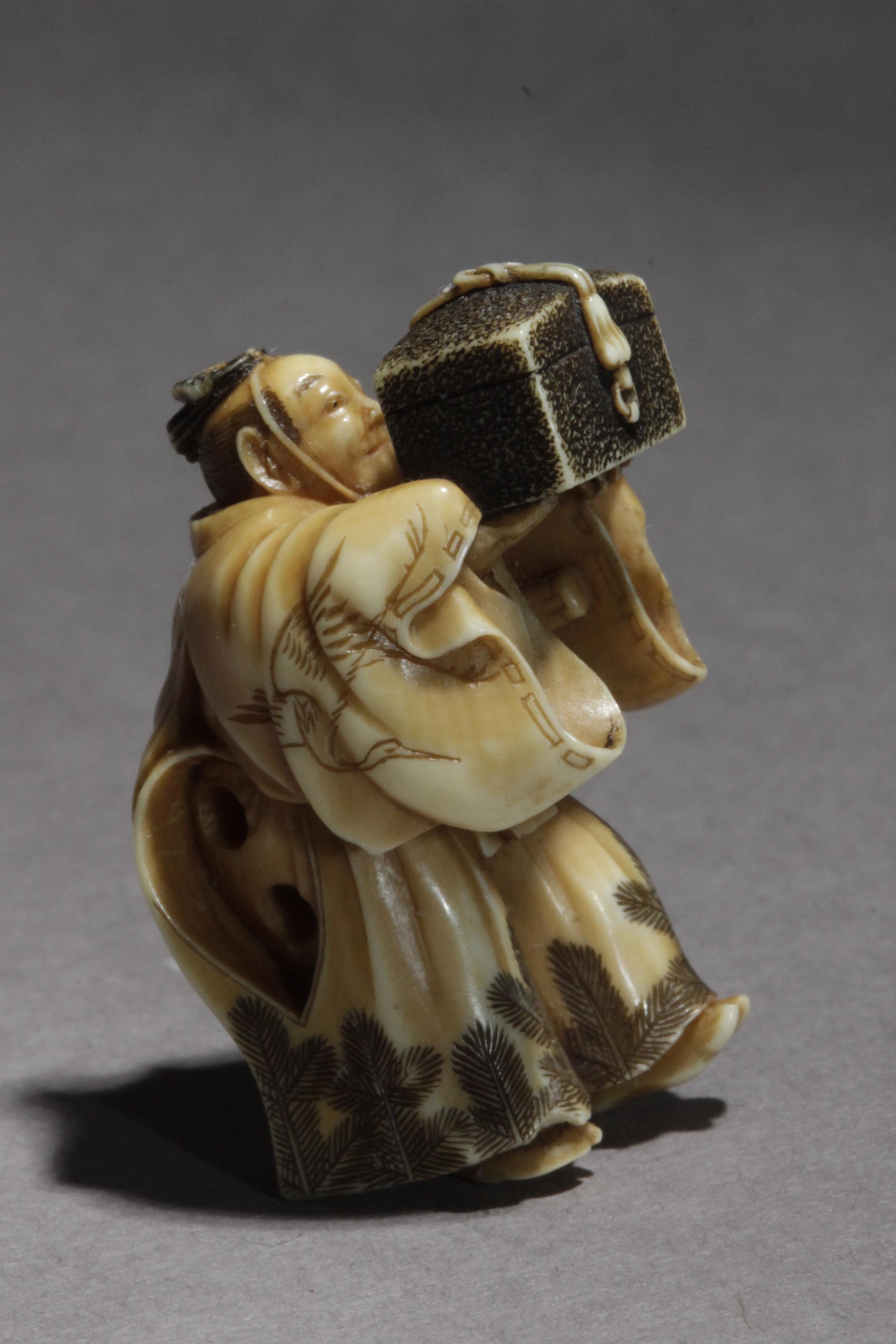 A 19th century Japanese netsuke from Meiji period - Image 15 of 15