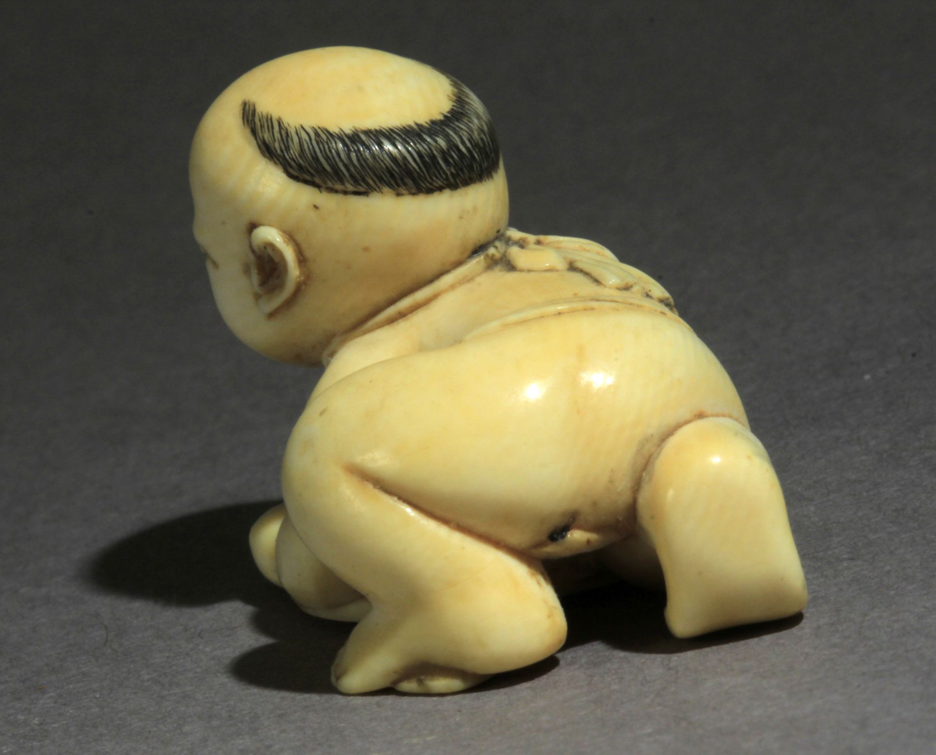 A late 19th century Japanese netsuke from Meiji period - Image 4 of 6