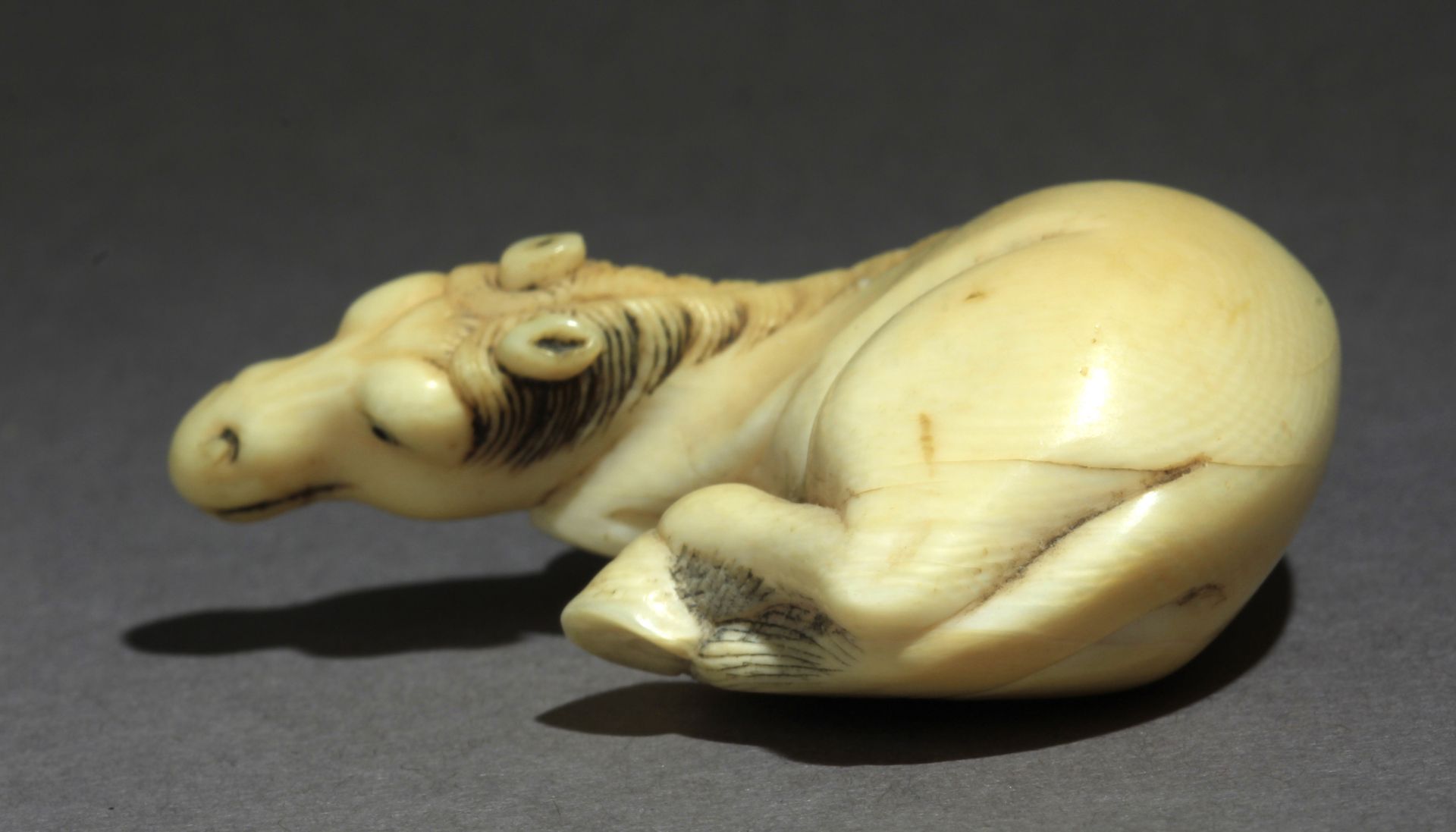 A late 18th century Japanese netsuke from Edo period - Image 2 of 8