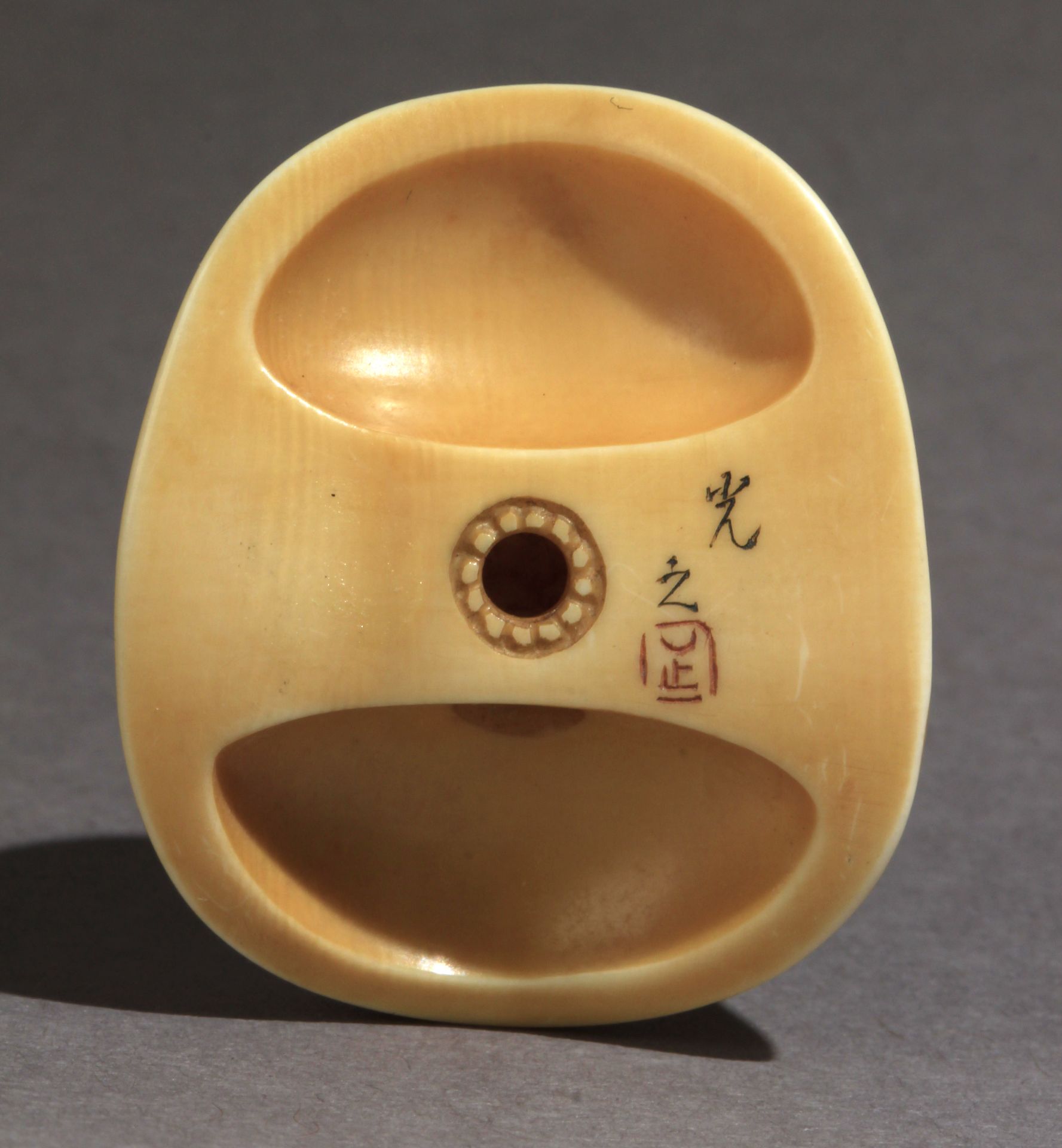 A Japanese netsuke circa 1900 from Meiji period - Bild 4 aus 6